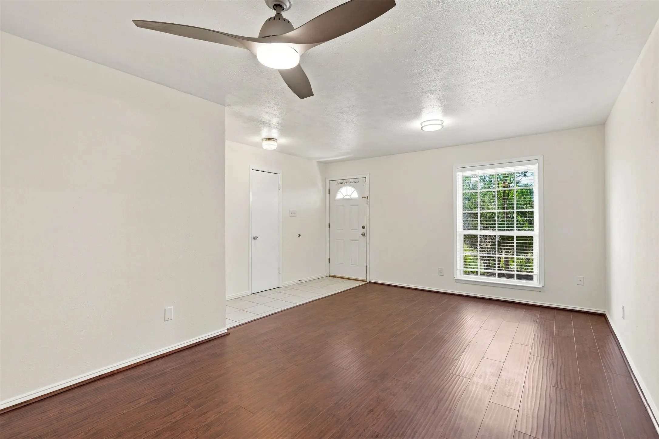 Single Family Residence For Sale in Dallas County , 4207 Rainier Street, Irving, Texas 75062, 3 Bedroom, 2 Bathroom, Garage spaces, 2,008 Sqft, built in 1966, mls#21372290, Real Estate Agent in Irving, Homes For Sale in Dallas county, Homes For Sale in Irving, Realtor in Irving Texas, Real Estate Brokerage Independent Realty Texas, Luminita Cordes Realtor