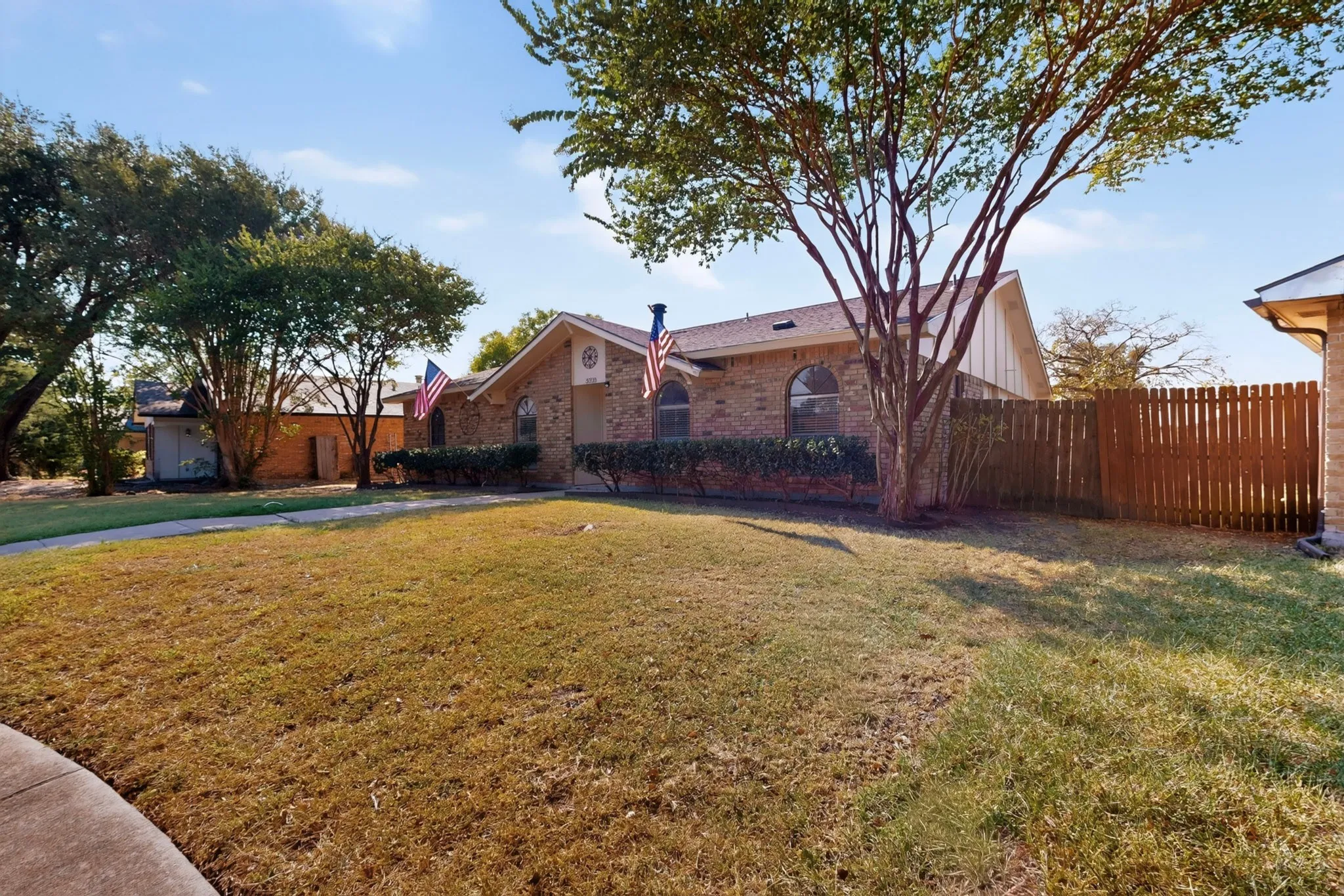 Single Family Residence For Sale in Dallas County , 3310 Magnolia Court, Rowlett, Texas 75089, 3 Bedroom, 2 Bathroom, 2 Garage spaces, 1,600 Sqft, built in 1975, mls#21373722, Real Estate Agent in Rowlett, Homes For Sale in Dallas county, Homes For Sale in Rowlett, Realtor in Rowlett Texas, Real Estate Brokerage Independent Realty Texas, Luminita Cordes Realtor