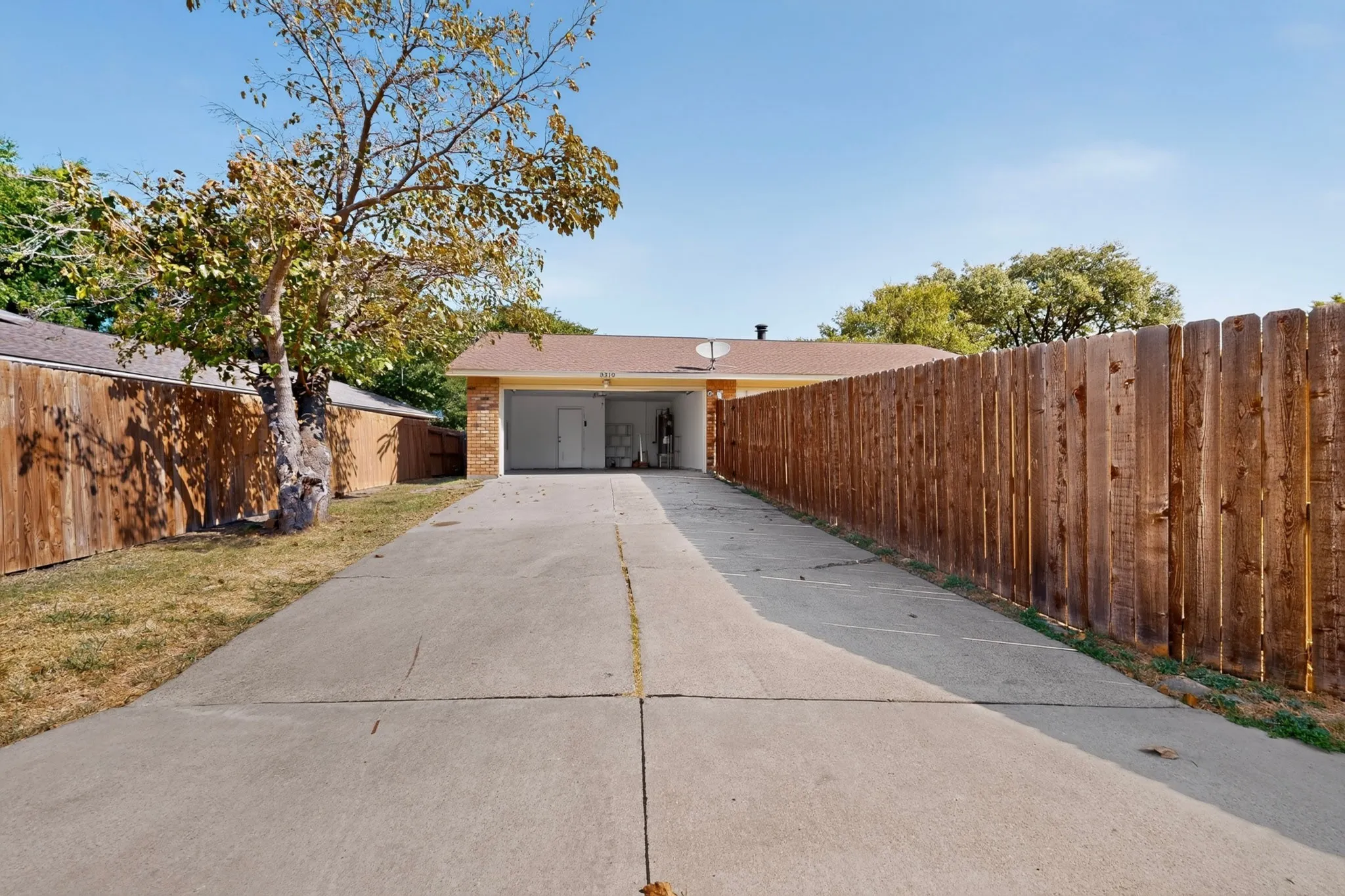 Single Family Residence For Sale in Dallas County , 3310 Magnolia Court, Rowlett, Texas 75089, 3 Bedroom, 2 Bathroom, 2 Garage spaces, 1,600 Sqft, built in 1975, mls#21373722, Real Estate Agent in Rowlett, Homes For Sale in Dallas county, Homes For Sale in Rowlett, Realtor in Rowlett Texas, Real Estate Brokerage Independent Realty Texas, Luminita Cordes Realtor