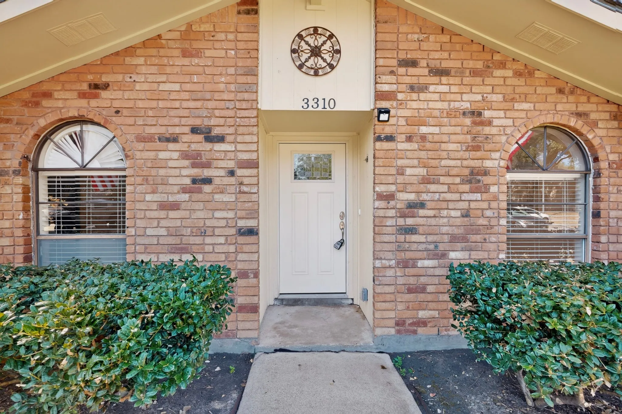 Single Family Residence For Sale in Dallas County , 3310 Magnolia Court, Rowlett, Texas 75089, 3 Bedroom, 2 Bathroom, 2 Garage spaces, 1,600 Sqft, built in 1975, mls#21373722, Real Estate Agent in Rowlett, Homes For Sale in Dallas county, Homes For Sale in Rowlett, Realtor in Rowlett Texas, Real Estate Brokerage Independent Realty Texas, Luminita Cordes Realtor