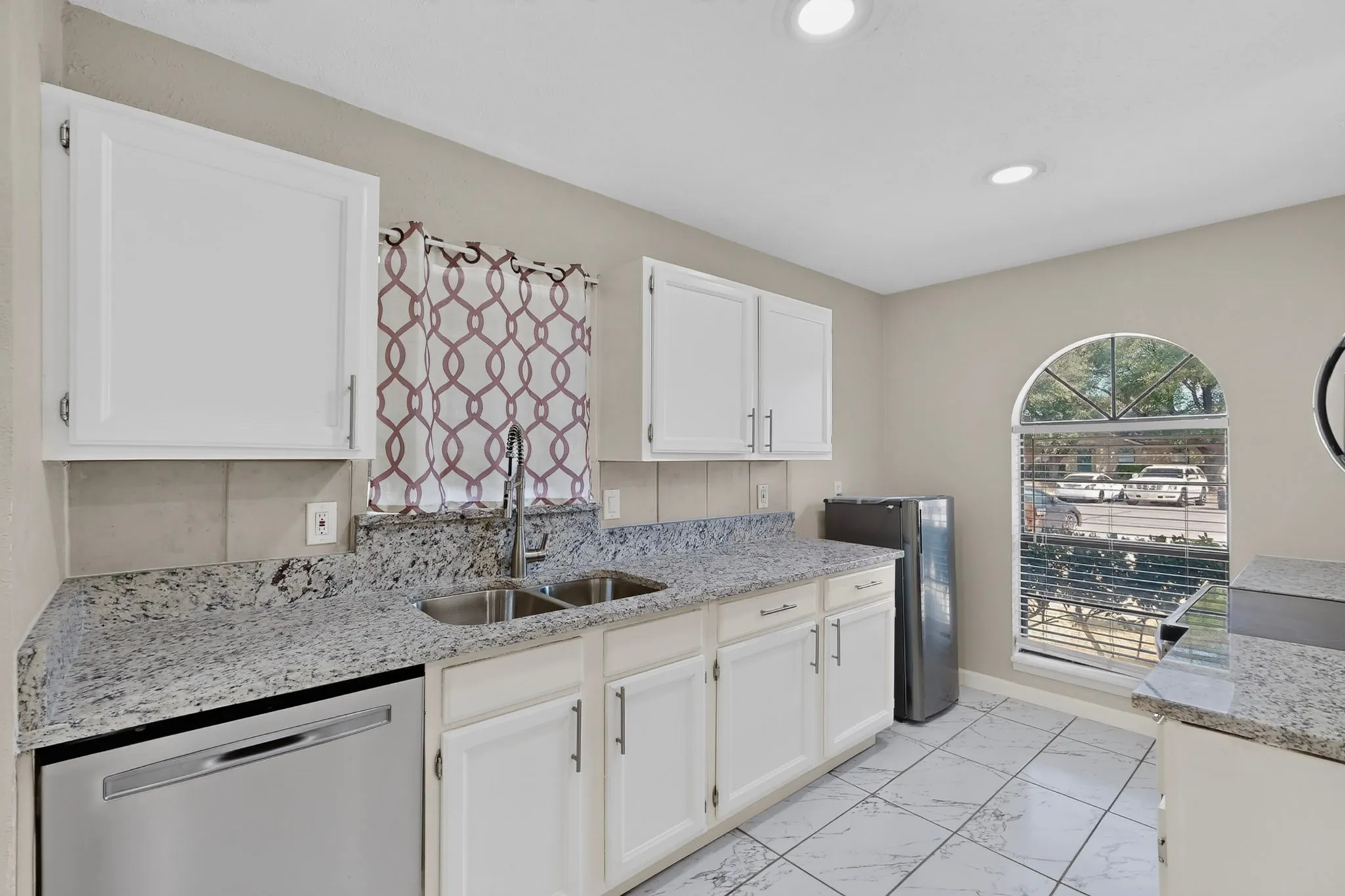 Single Family Residence For Sale in Dallas County , 3310 Magnolia Court, Rowlett, Texas 75089, 3 Bedroom, 2 Bathroom, 2 Garage spaces, 1,600 Sqft, built in 1975, mls#21373722, Real Estate Agent in Rowlett, Homes For Sale in Dallas county, Homes For Sale in Rowlett, Realtor in Rowlett Texas, Real Estate Brokerage Independent Realty Texas, Luminita Cordes Realtor