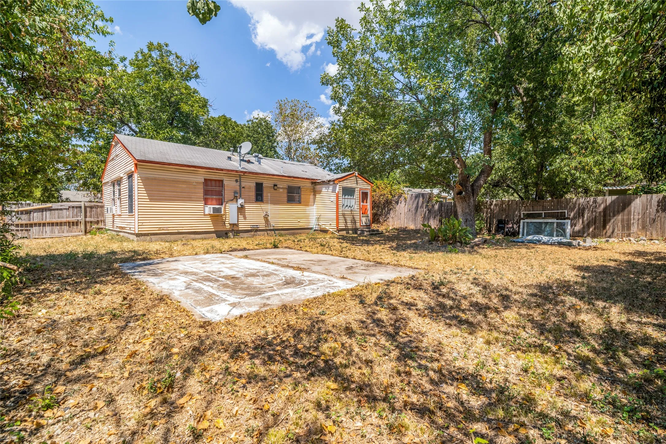 Large BackYard creates lots of options