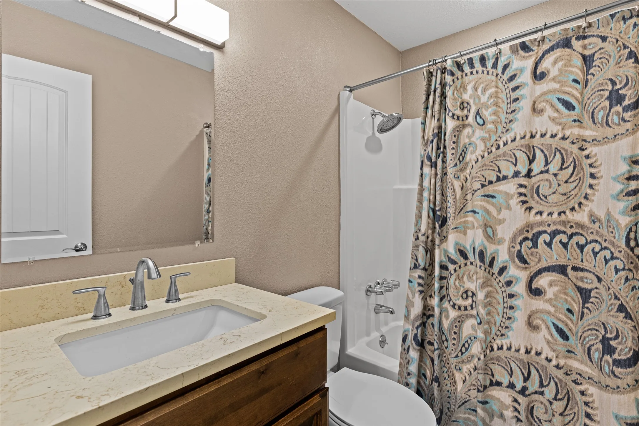 Single Family Residence For Sale in Gregg County , 311 Hillshore Drive, Longview, Texas 75605, 3 Bedroom, 2 Bathroom, 2 Garage spaces, 1,328 Sqft, built in 1982, mls#21375138, Real Estate Agent in Longview, Homes For Sale in Gregg county, Homes For Sale in Longview, Realtor in Longview Texas, Real Estate Brokerage Independent Realty Texas, Luminita Cordes Realtor