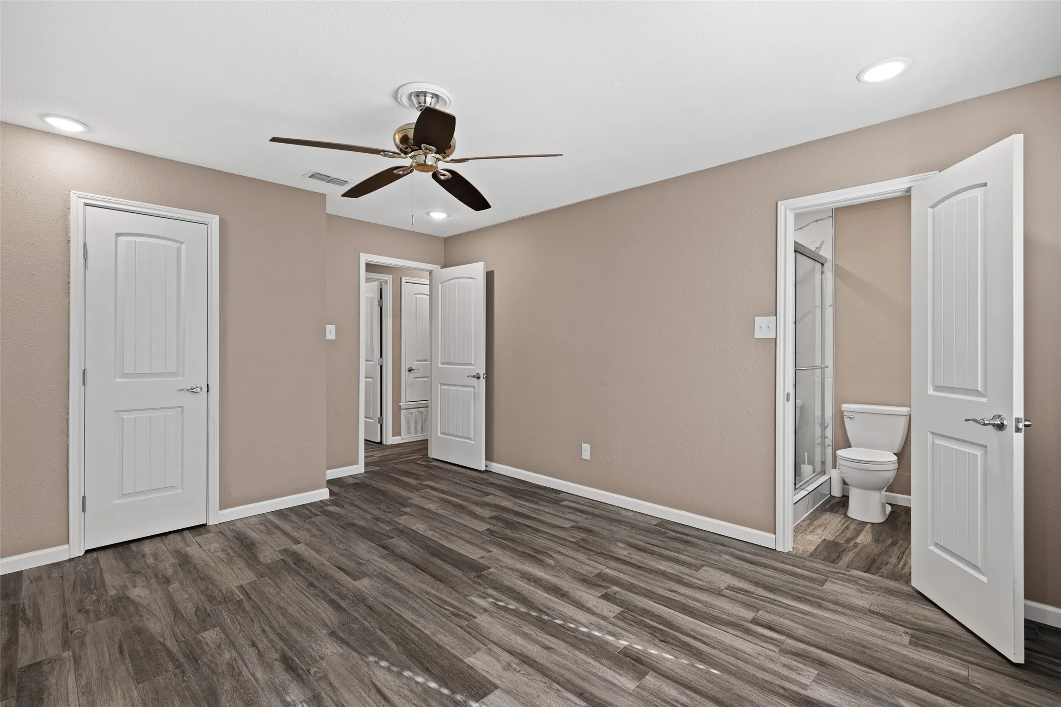 Single Family Residence For Sale in Gregg County , 311 Hillshore Drive, Longview, Texas 75605, 3 Bedroom, 2 Bathroom, 2 Garage spaces, 1,328 Sqft, built in 1982, mls#21375138, Real Estate Agent in Longview, Homes For Sale in Gregg county, Homes For Sale in Longview, Realtor in Longview Texas, Real Estate Brokerage Independent Realty Texas, Luminita Cordes Realtor