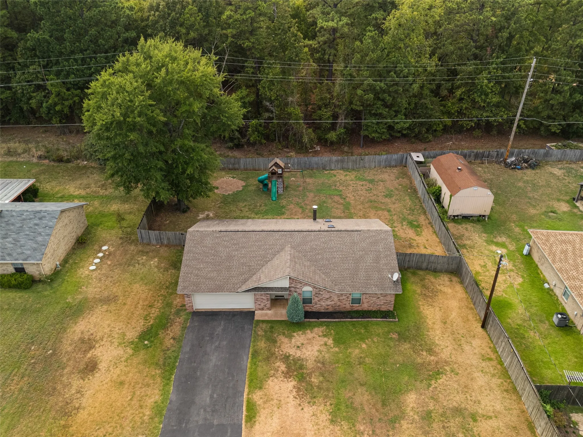 Single Family Residence For Sale in Gregg County , 311 Hillshore Drive, Longview, Texas 75605, 3 Bedroom, 2 Bathroom, 2 Garage spaces, 1,328 Sqft, built in 1982, mls#21375138, Real Estate Agent in Longview, Homes For Sale in Gregg county, Homes For Sale in Longview, Realtor in Longview Texas, Real Estate Brokerage Independent Realty Texas, Luminita Cordes Realtor