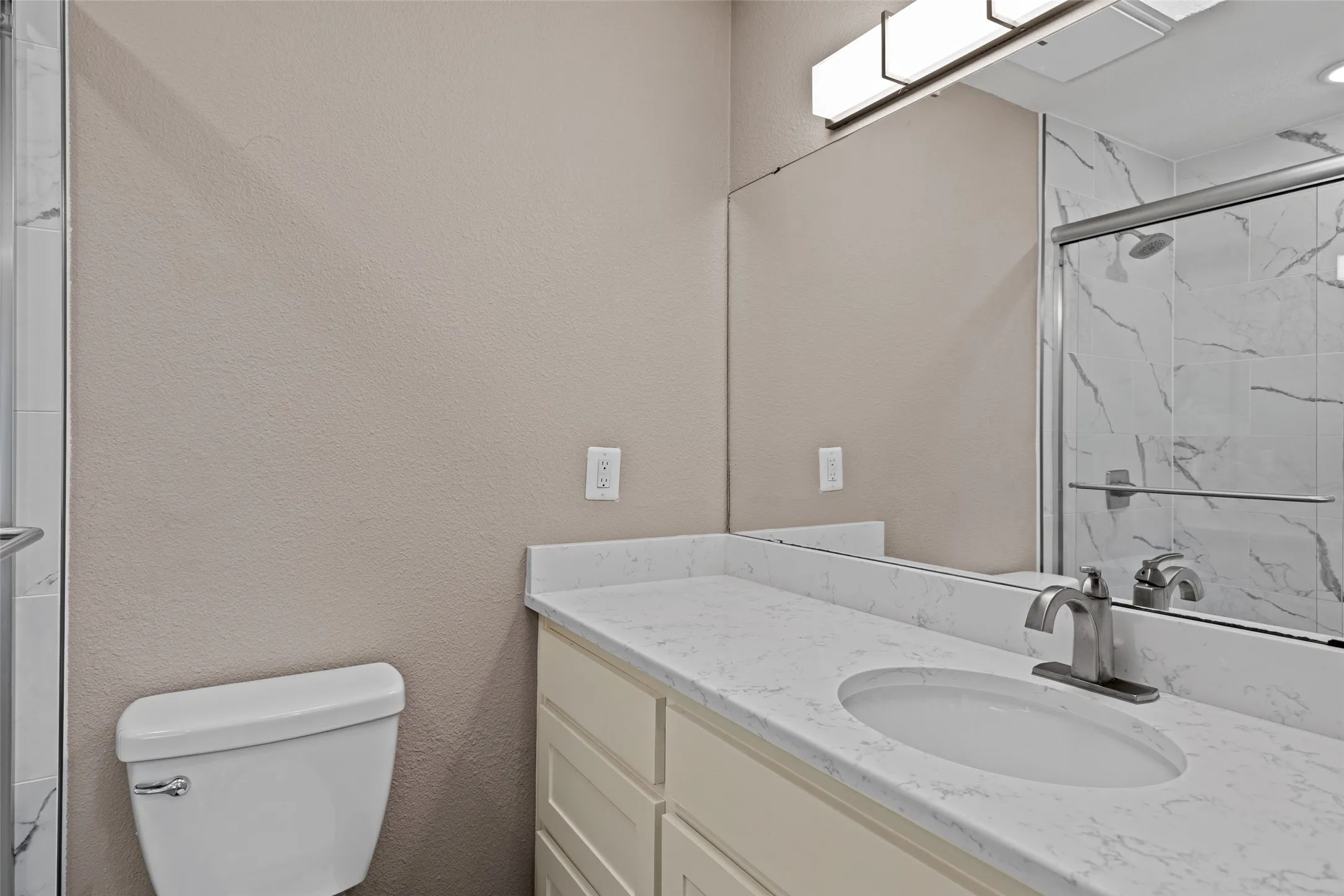 Single Family Residence For Sale in Gregg County , 311 Hillshore Drive, Longview, Texas 75605, 3 Bedroom, 2 Bathroom, 2 Garage spaces, 1,328 Sqft, built in 1982, mls#21375138, Real Estate Agent in Longview, Homes For Sale in Gregg county, Homes For Sale in Longview, Realtor in Longview Texas, Real Estate Brokerage Independent Realty Texas, Luminita Cordes Realtor