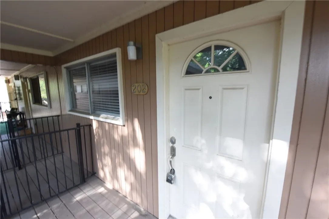 Apartment For Rent in Dallas County , 4206 Hawthorne Avenue 202, Dallas, Texas 75219, 2 Bedroom, 1 Bathroom, Garage spaces, 911 Sqft, built in 1959, mls#21369905, Real Estate Agent in Dallas, Homes For Rent in Dallas county, Homes For Rent in Dallas, Realtor in Dallas Texas, Real Estate Brokerage Independent Realty Texas, Luminita Cordes Realtor
