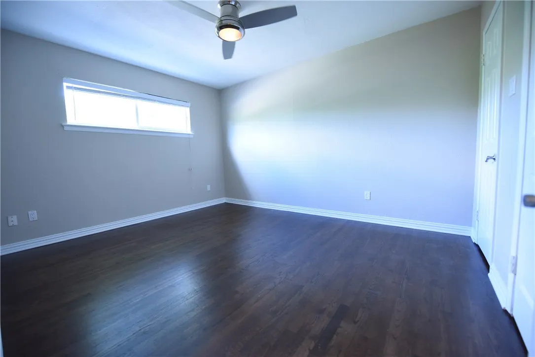 Apartment For Rent in Dallas County , 4206 Hawthorne Avenue 202, Dallas, Texas 75219, 2 Bedroom, 1 Bathroom, Garage spaces, 911 Sqft, built in 1959, mls#21369905, Real Estate Agent in Dallas, Homes For Rent in Dallas county, Homes For Rent in Dallas, Realtor in Dallas Texas, Real Estate Brokerage Independent Realty Texas, Luminita Cordes Realtor