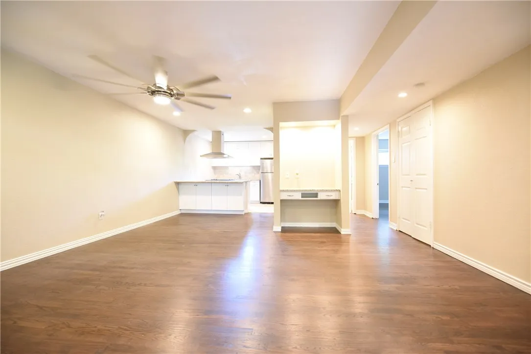 Apartment For Rent in Dallas County , 4206 Hawthorne Avenue 202, Dallas, Texas 75219, 2 Bedroom, 1 Bathroom, Garage spaces, 911 Sqft, built in 1959, mls#21369905, Real Estate Agent in Dallas, Homes For Rent in Dallas county, Homes For Rent in Dallas, Realtor in Dallas Texas, Real Estate Brokerage Independent Realty Texas, Luminita Cordes Realtor