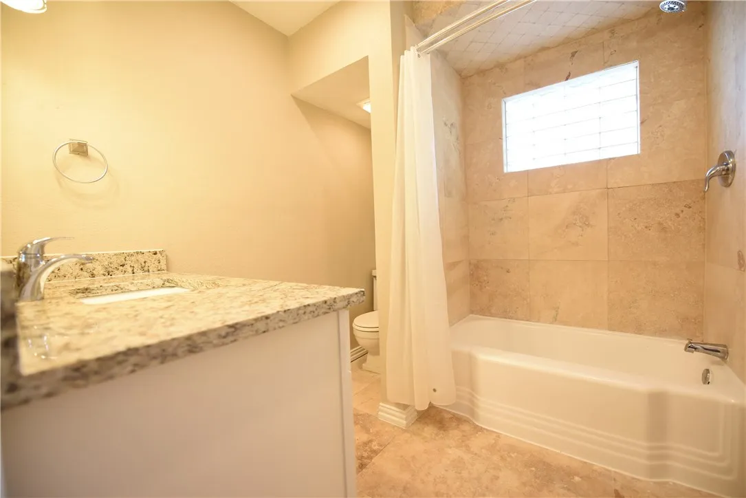 Apartment For Rent in Dallas County , 4206 Hawthorne Avenue 202, Dallas, Texas 75219, 2 Bedroom, 1 Bathroom, Garage spaces, 911 Sqft, built in 1959, mls#21369905, Real Estate Agent in Dallas, Homes For Rent in Dallas county, Homes For Rent in Dallas, Realtor in Dallas Texas, Real Estate Brokerage Independent Realty Texas, Luminita Cordes Realtor