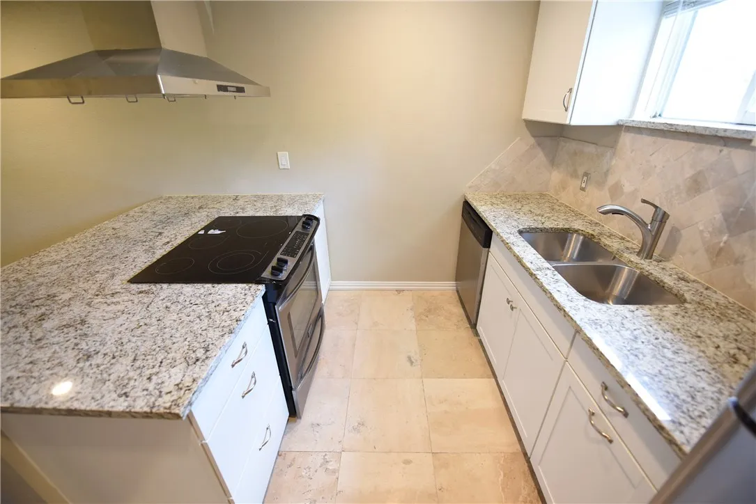 Apartment For Rent in Dallas County , 4206 Hawthorne Avenue 202, Dallas, Texas 75219, 2 Bedroom, 1 Bathroom, Garage spaces, 911 Sqft, built in 1959, mls#21369905, Real Estate Agent in Dallas, Homes For Rent in Dallas county, Homes For Rent in Dallas, Realtor in Dallas Texas, Real Estate Brokerage Independent Realty Texas, Luminita Cordes Realtor