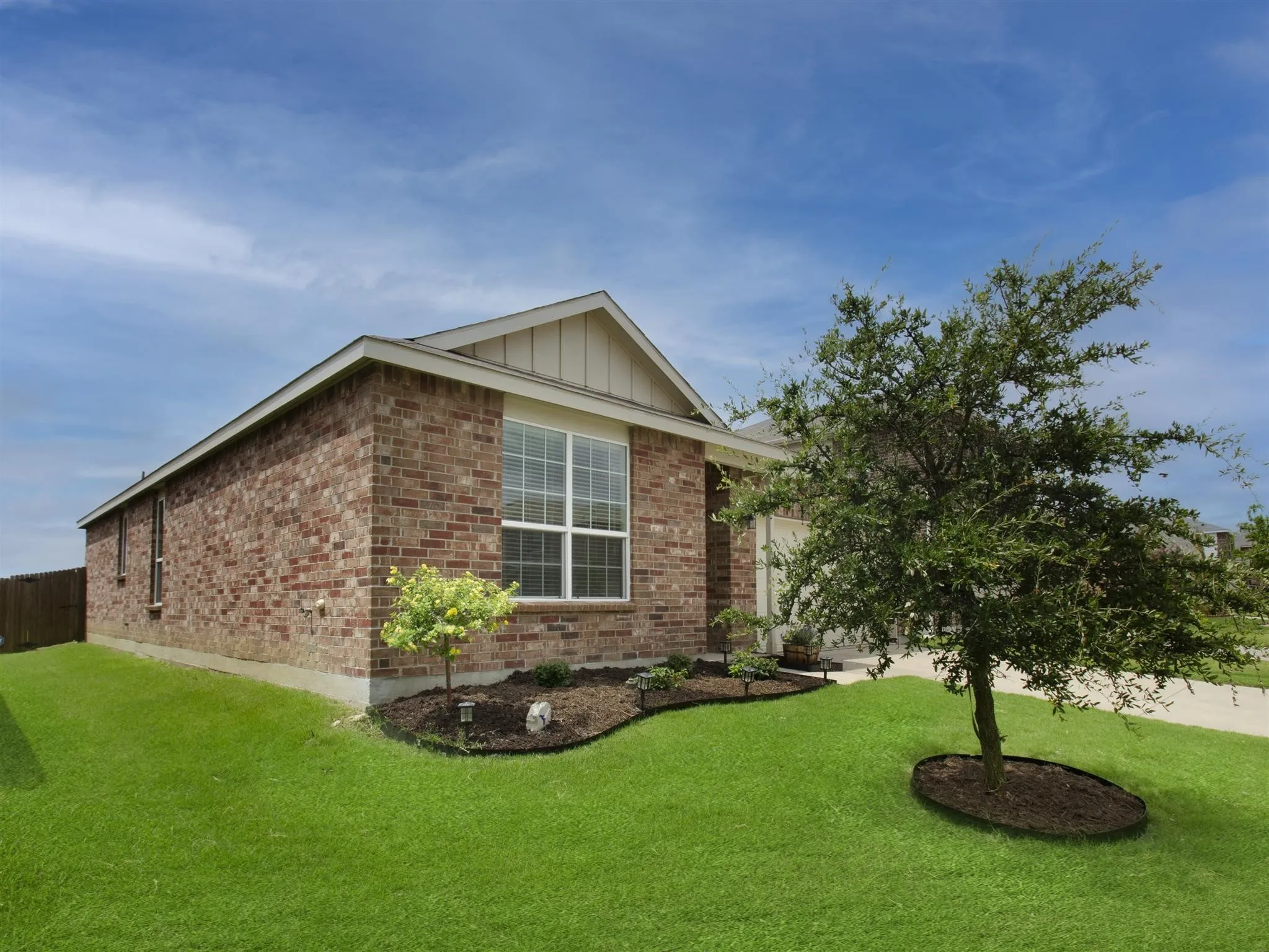 Single Family Residence For Rent in Denton County , 3124 Walker Creek Drive, Little Elm, Texas 75068, 3 Bedroom, 2 Bathroom, 2 Garage spaces, 1,650 Sqft, built in 2017, mls#21375120, Real Estate Agent in Little Elm, Homes For Rent in Denton county, Homes For Rent in Little Elm, Realtor in Little Elm Texas, Real Estate Brokerage Independent Realty Texas, Luminita Cordes Realtor