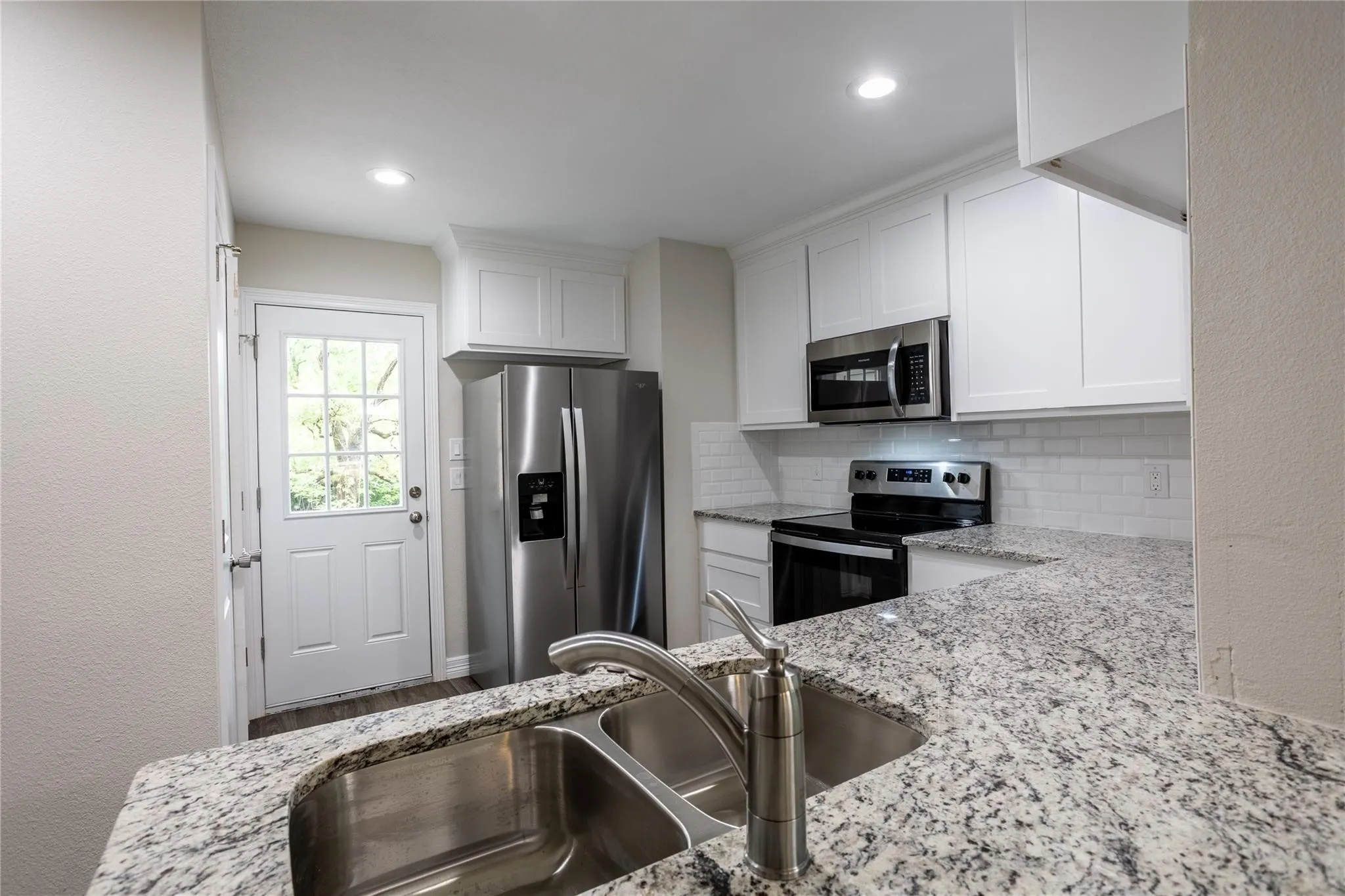 Single Family Residence For Rent in Grayson County , 430 E Hull Street, Denison, Texas 75021, 3 Bedroom, 2 Bathroom, Garage spaces, 1,252 Sqft, built in 2021, mls#21375117, Real Estate Agent in Denison, Homes For Rent in Grayson county, Homes For Rent in Denison, Realtor in Denison Texas, Real Estate Brokerage Independent Realty Texas, Luminita Cordes Realtor