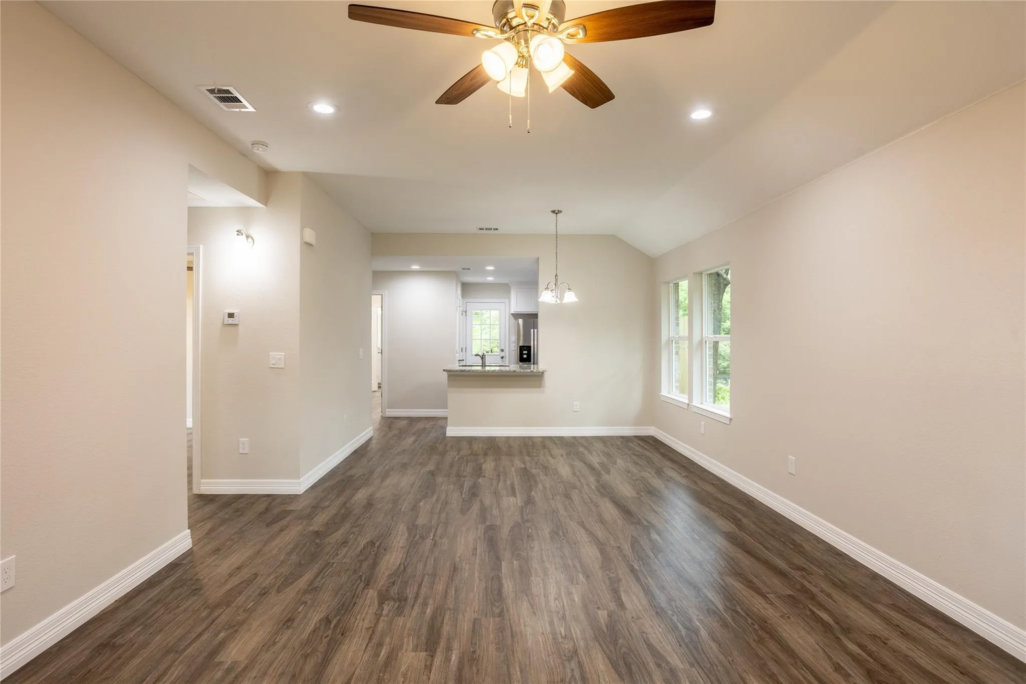 Single Family Residence For Rent in Grayson County , 430 E Hull Street, Denison, Texas 75021, 3 Bedroom, 2 Bathroom, Garage spaces, 1,252 Sqft, built in 2021, mls#21375117, Real Estate Agent in Denison, Homes For Rent in Grayson county, Homes For Rent in Denison, Realtor in Denison Texas, Real Estate Brokerage Independent Realty Texas, Luminita Cordes Realtor