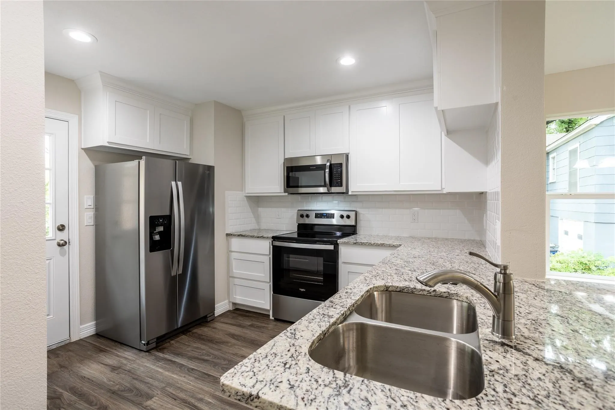 Single Family Residence For Rent in Grayson County , 430 E Hull Street, Denison, Texas 75021, 3 Bedroom, 2 Bathroom, Garage spaces, 1,252 Sqft, built in 2021, mls#21375117, Real Estate Agent in Denison, Homes For Rent in Grayson county, Homes For Rent in Denison, Realtor in Denison Texas, Real Estate Brokerage Independent Realty Texas, Luminita Cordes Realtor
