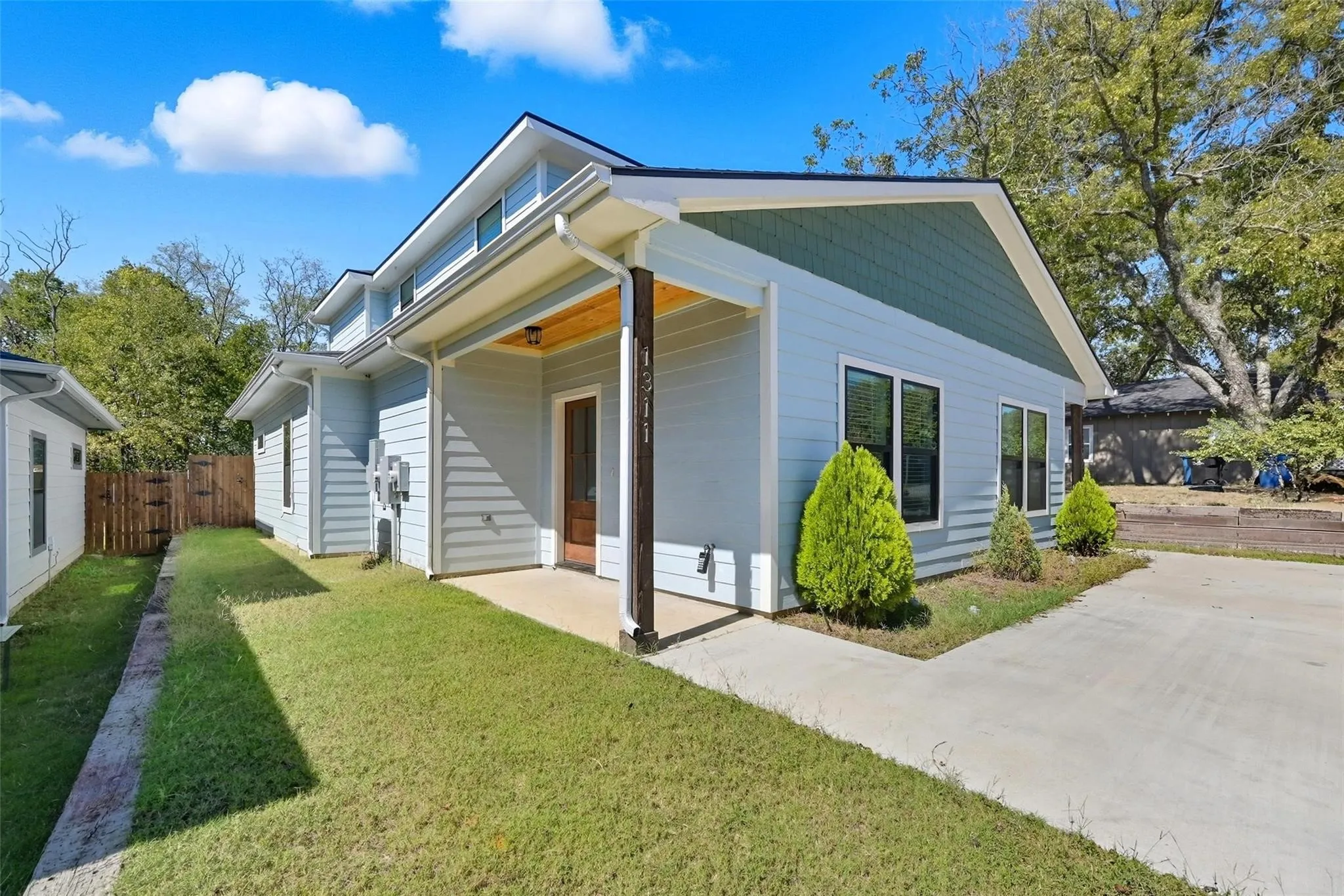 Duplex For Sale in Grayson County , 1309 S 5th Avenue, Denison, Texas 75021, 6 Bedroom, 6 Bathroom, Garage spaces, 0 Sqft, built in 2022, mls#21375146, Real Estate Agent in Denison, Homes For Sale in Grayson county, Homes For Sale in Denison, Realtor in Denison Texas, Real Estate Brokerage Independent Realty Texas, Luminita Cordes Realtor