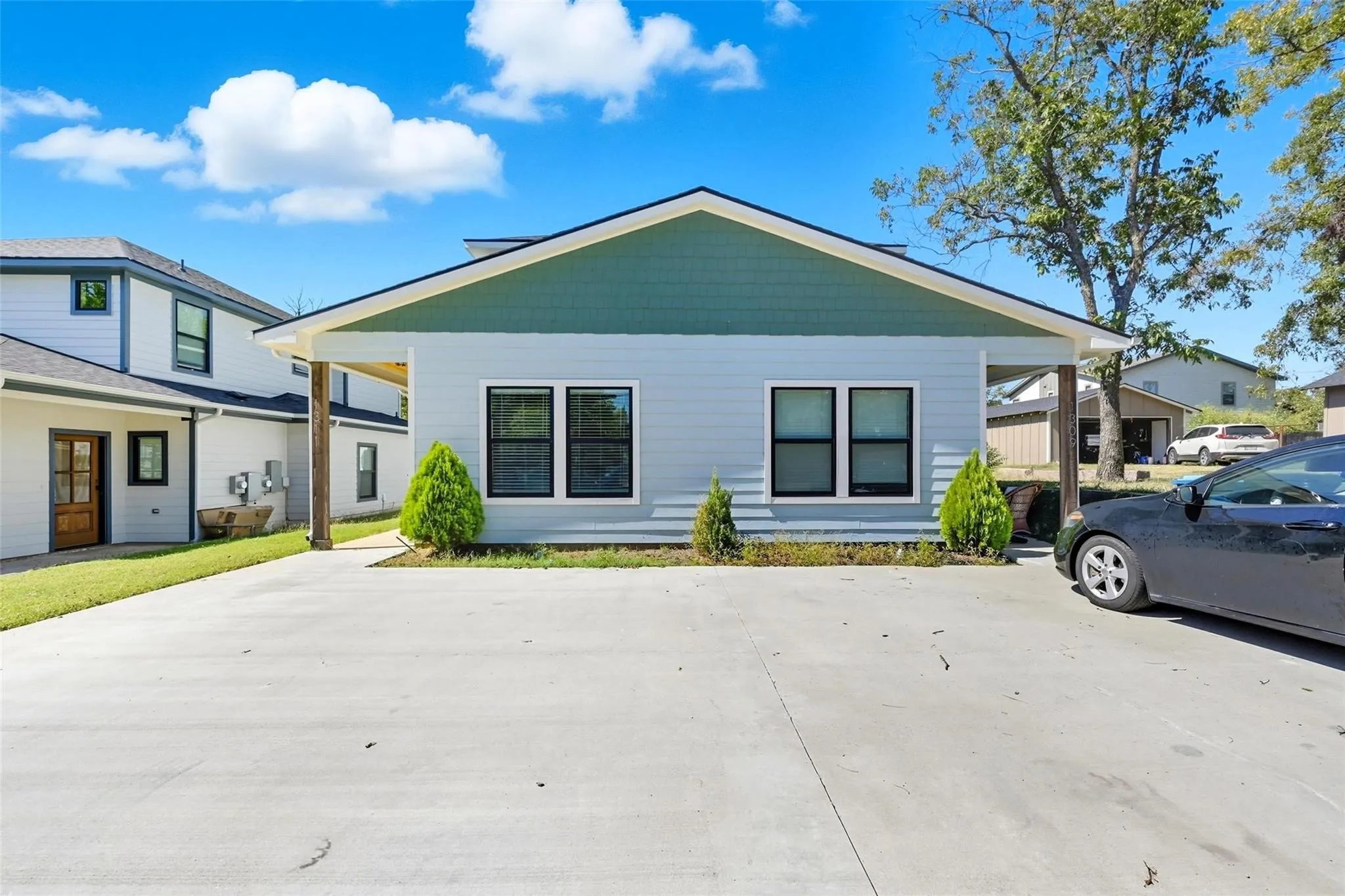 Duplex For Sale in Grayson County , 1309 S 5th Avenue, Denison, Texas 75021, 6 Bedroom, 6 Bathroom, Garage spaces, 0 Sqft, built in 2022, mls#21375146, Real Estate Agent in Denison, Homes For Sale in Grayson county, Homes For Sale in Denison, Realtor in Denison Texas, Real Estate Brokerage Independent Realty Texas, Luminita Cordes Realtor