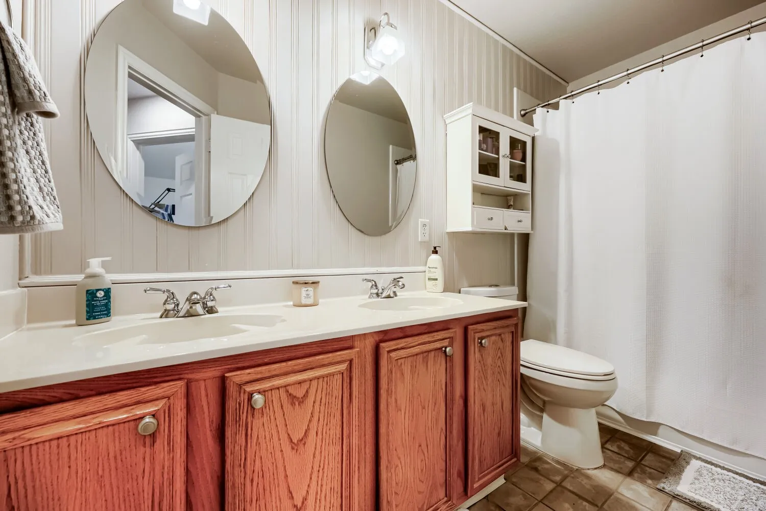 Single Family Residence For Sale in Tarrant County , 2302 Hodges Place, Mansfield, Texas 76063, 3 Bedroom, 2 Bathroom, 2 Garage spaces, 1,948 Sqft, built in 2000, mls#21370347, Real Estate Agent in Mansfield, Homes For Sale in Tarrant county, Homes For Sale in Mansfield, Realtor in Mansfield Texas, Real Estate Brokerage Independent Realty Texas, Luminita Cordes Realtor
