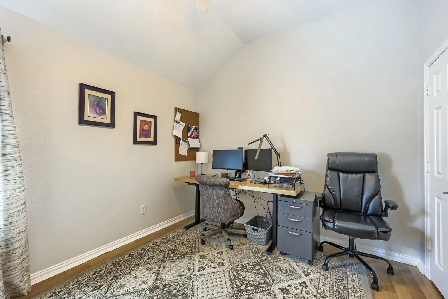 Single Family Residence For Sale in Tarrant County , 2302 Hodges Place, Mansfield, Texas 76063, 3 Bedroom, 2 Bathroom, 2 Garage spaces, 1,948 Sqft, built in 2000, mls#21370347, Real Estate Agent in Mansfield, Homes For Sale in Tarrant county, Homes For Sale in Mansfield, Realtor in Mansfield Texas, Real Estate Brokerage Independent Realty Texas, Luminita Cordes Realtor