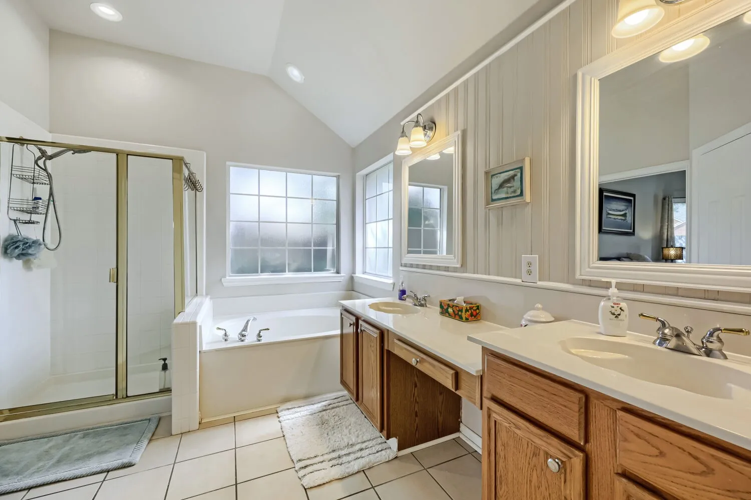 Single Family Residence For Sale in Tarrant County , 2302 Hodges Place, Mansfield, Texas 76063, 3 Bedroom, 2 Bathroom, 2 Garage spaces, 1,948 Sqft, built in 2000, mls#21370347, Real Estate Agent in Mansfield, Homes For Sale in Tarrant county, Homes For Sale in Mansfield, Realtor in Mansfield Texas, Real Estate Brokerage Independent Realty Texas, Luminita Cordes Realtor