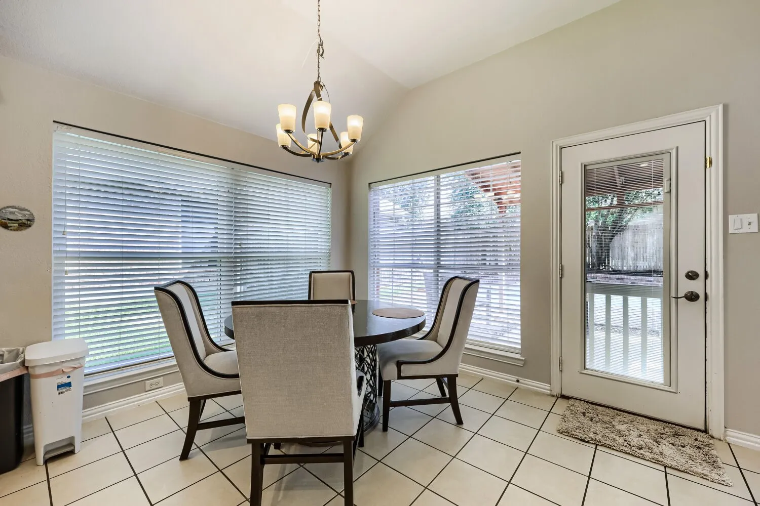 Single Family Residence For Sale in Tarrant County , 2302 Hodges Place, Mansfield, Texas 76063, 3 Bedroom, 2 Bathroom, 2 Garage spaces, 1,948 Sqft, built in 2000, mls#21370347, Real Estate Agent in Mansfield, Homes For Sale in Tarrant county, Homes For Sale in Mansfield, Realtor in Mansfield Texas, Real Estate Brokerage Independent Realty Texas, Luminita Cordes Realtor