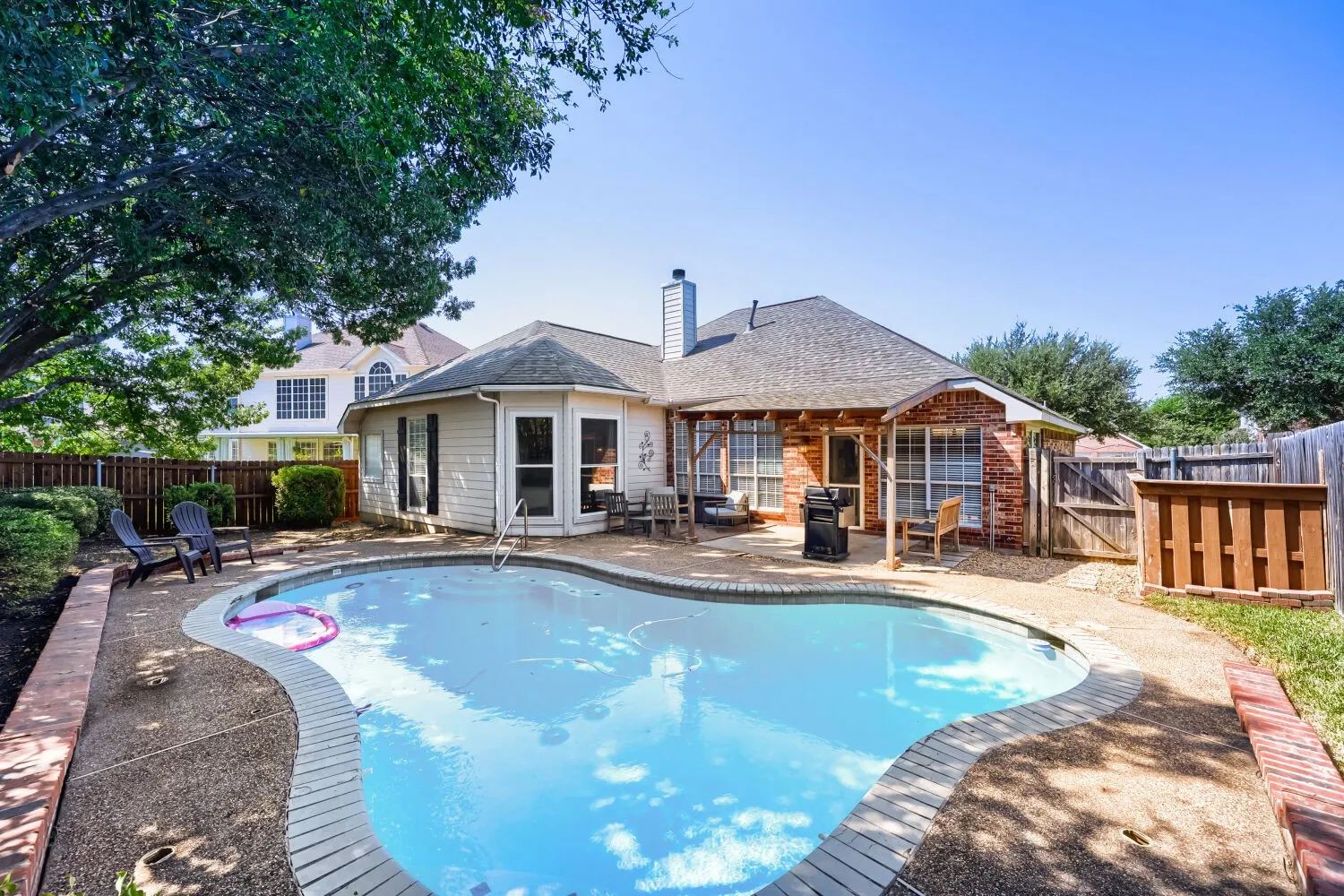 Single Family Residence For Sale in Tarrant County , 2302 Hodges Place, Mansfield, Texas 76063, 3 Bedroom, 2 Bathroom, 2 Garage spaces, 1,948 Sqft, built in 2000, mls#21370347, Real Estate Agent in Mansfield, Homes For Sale in Tarrant county, Homes For Sale in Mansfield, Realtor in Mansfield Texas, Real Estate Brokerage Independent Realty Texas, Luminita Cordes Realtor
