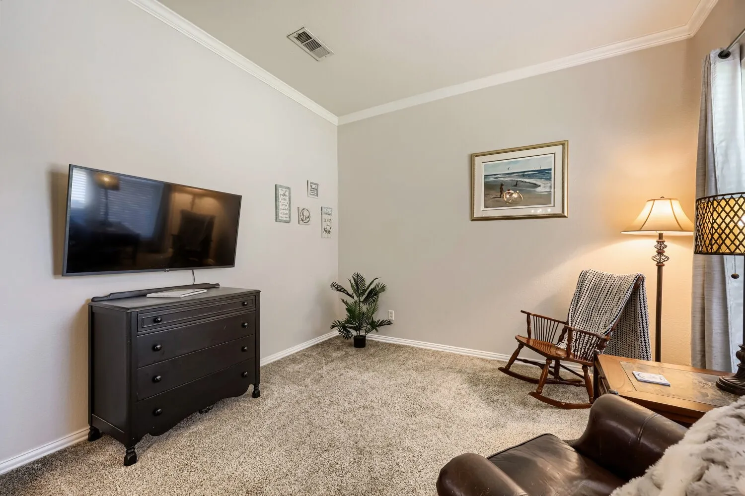 Single Family Residence For Sale in Tarrant County , 2302 Hodges Place, Mansfield, Texas 76063, 3 Bedroom, 2 Bathroom, 2 Garage spaces, 1,948 Sqft, built in 2000, mls#21370347, Real Estate Agent in Mansfield, Homes For Sale in Tarrant county, Homes For Sale in Mansfield, Realtor in Mansfield Texas, Real Estate Brokerage Independent Realty Texas, Luminita Cordes Realtor