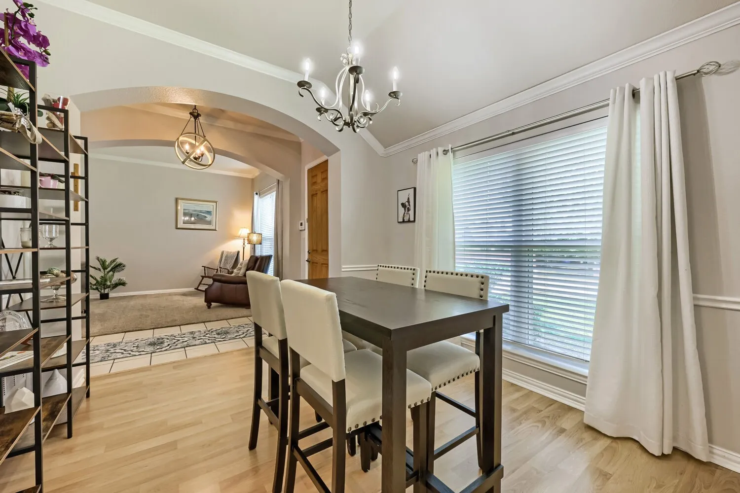 Single Family Residence For Sale in Tarrant County , 2302 Hodges Place, Mansfield, Texas 76063, 3 Bedroom, 2 Bathroom, 2 Garage spaces, 1,948 Sqft, built in 2000, mls#21370347, Real Estate Agent in Mansfield, Homes For Sale in Tarrant county, Homes For Sale in Mansfield, Realtor in Mansfield Texas, Real Estate Brokerage Independent Realty Texas, Luminita Cordes Realtor