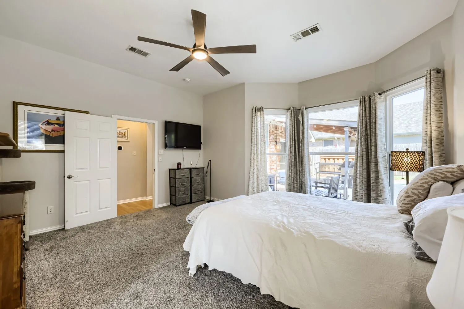 Single Family Residence For Sale in Tarrant County , 2302 Hodges Place, Mansfield, Texas 76063, 3 Bedroom, 2 Bathroom, 2 Garage spaces, 1,948 Sqft, built in 2000, mls#21370347, Real Estate Agent in Mansfield, Homes For Sale in Tarrant county, Homes For Sale in Mansfield, Realtor in Mansfield Texas, Real Estate Brokerage Independent Realty Texas, Luminita Cordes Realtor
