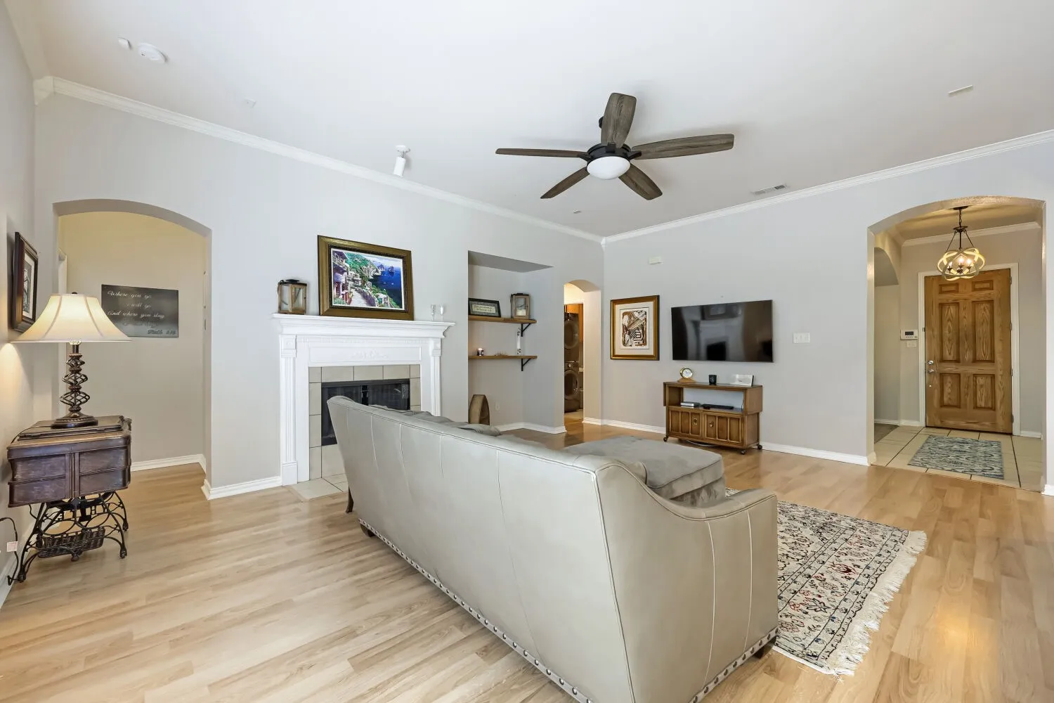 Single Family Residence For Sale in Tarrant County , 2302 Hodges Place, Mansfield, Texas 76063, 3 Bedroom, 2 Bathroom, 2 Garage spaces, 1,948 Sqft, built in 2000, mls#21370347, Real Estate Agent in Mansfield, Homes For Sale in Tarrant county, Homes For Sale in Mansfield, Realtor in Mansfield Texas, Real Estate Brokerage Independent Realty Texas, Luminita Cordes Realtor