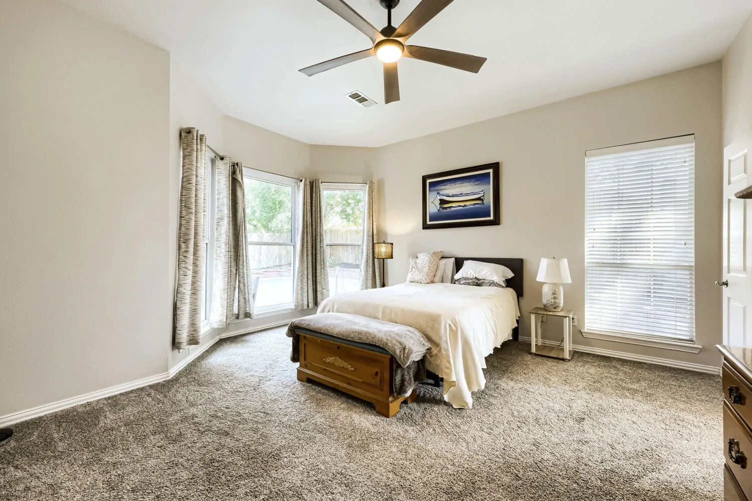 Single Family Residence For Sale in Tarrant County , 2302 Hodges Place, Mansfield, Texas 76063, 3 Bedroom, 2 Bathroom, 2 Garage spaces, 1,948 Sqft, built in 2000, mls#21370347, Real Estate Agent in Mansfield, Homes For Sale in Tarrant county, Homes For Sale in Mansfield, Realtor in Mansfield Texas, Real Estate Brokerage Independent Realty Texas, Luminita Cordes Realtor