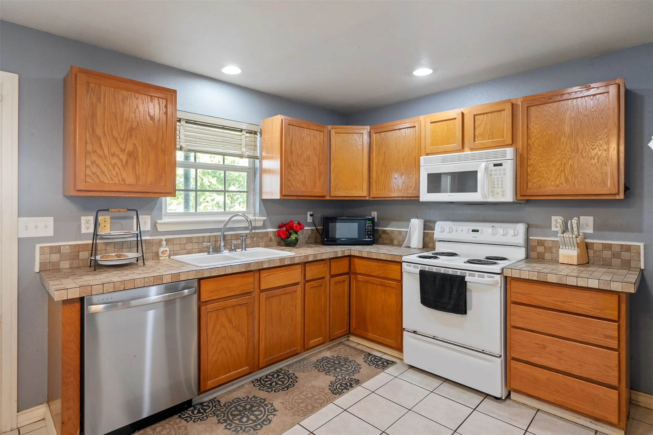 Single Family Residence For Sale in Henderson County , 239 Seacraft Drive, Gun Barrel City, Texas 75156, 3 Bedroom, 2 Bathroom, 1 Garage spaces, 1,663 Sqft, built in 2008, mls#21375150, Real Estate Agent in Gun Barrel City, Homes For Sale in Henderson county, Homes For Sale in Gun Barrel City, Realtor in Gun Barrel City Texas, Real Estate Brokerage Independent Realty Texas, Luminita Cordes Realtor
