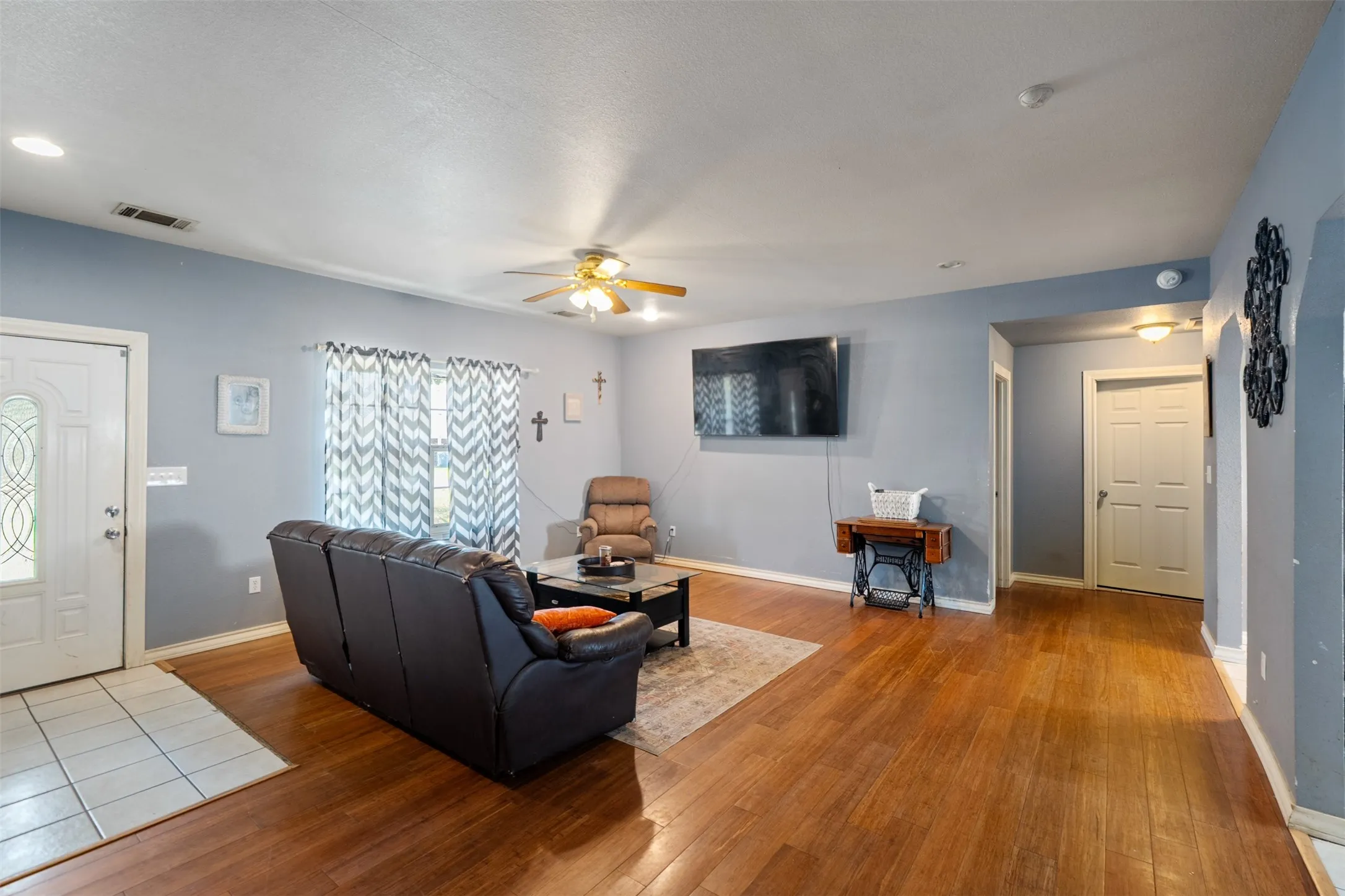 Single Family Residence For Sale in Henderson County , 239 Seacraft Drive, Gun Barrel City, Texas 75156, 3 Bedroom, 2 Bathroom, 1 Garage spaces, 1,663 Sqft, built in 2008, mls#21375150, Real Estate Agent in Gun Barrel City, Homes For Sale in Henderson county, Homes For Sale in Gun Barrel City, Realtor in Gun Barrel City Texas, Real Estate Brokerage Independent Realty Texas, Luminita Cordes Realtor