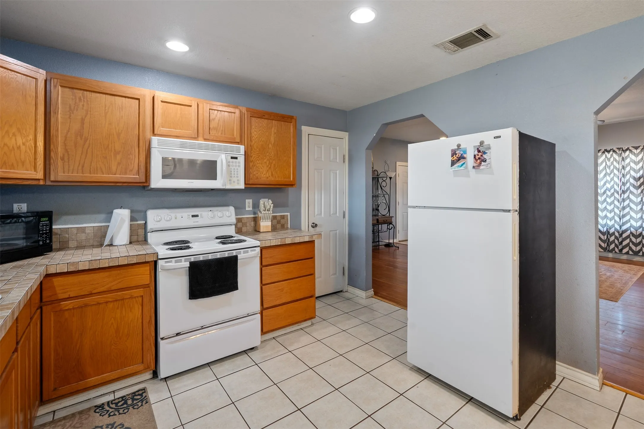 Single Family Residence For Sale in Henderson County , 239 Seacraft Drive, Gun Barrel City, Texas 75156, 3 Bedroom, 2 Bathroom, 1 Garage spaces, 1,663 Sqft, built in 2008, mls#21375150, Real Estate Agent in Gun Barrel City, Homes For Sale in Henderson county, Homes For Sale in Gun Barrel City, Realtor in Gun Barrel City Texas, Real Estate Brokerage Independent Realty Texas, Luminita Cordes Realtor