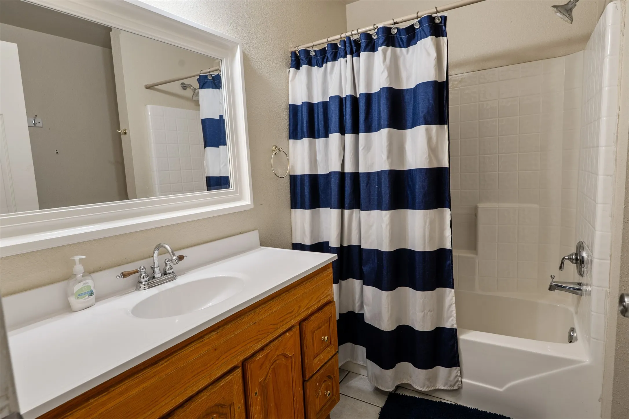 Single Family Residence For Sale in Henderson County , 239 Seacraft Drive, Gun Barrel City, Texas 75156, 3 Bedroom, 2 Bathroom, 1 Garage spaces, 1,663 Sqft, built in 2008, mls#21375150, Real Estate Agent in Gun Barrel City, Homes For Sale in Henderson county, Homes For Sale in Gun Barrel City, Realtor in Gun Barrel City Texas, Real Estate Brokerage Independent Realty Texas, Luminita Cordes Realtor