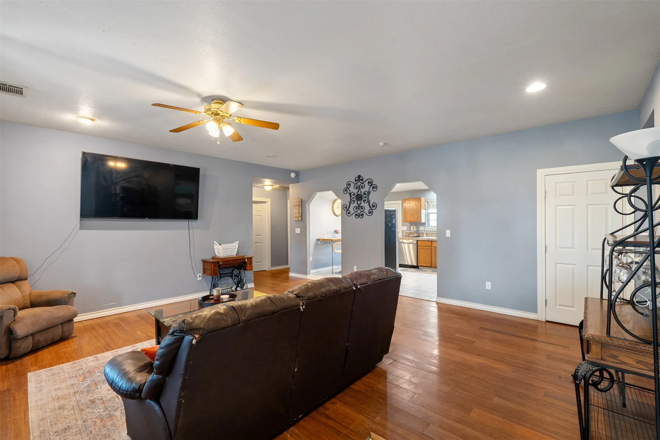 Single Family Residence For Sale in Henderson County , 239 Seacraft Drive, Gun Barrel City, Texas 75156, 3 Bedroom, 2 Bathroom, 1 Garage spaces, 1,663 Sqft, built in 2008, mls#21375150, Real Estate Agent in Gun Barrel City, Homes For Sale in Henderson county, Homes For Sale in Gun Barrel City, Realtor in Gun Barrel City Texas, Real Estate Brokerage Independent Realty Texas, Luminita Cordes Realtor