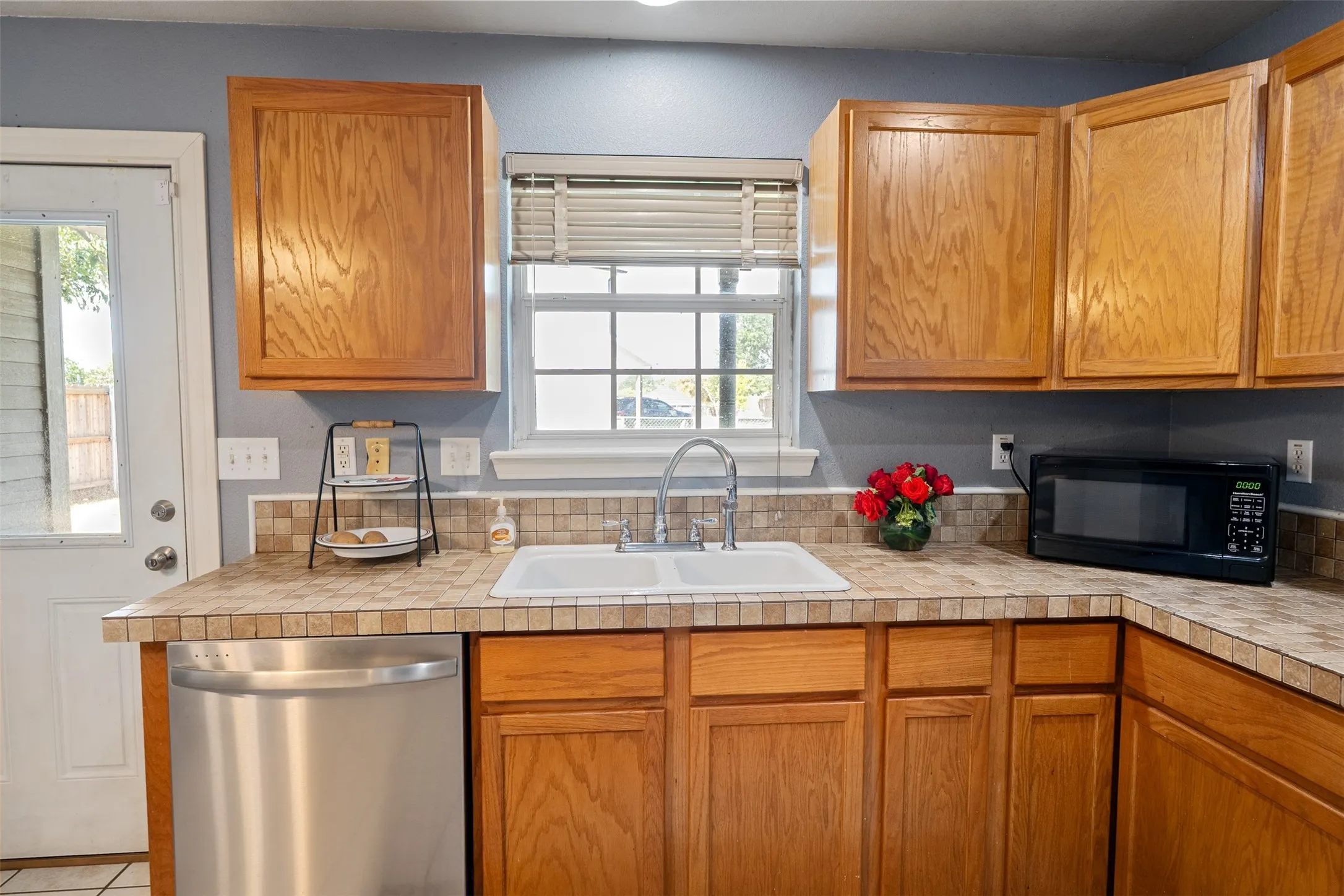 Single Family Residence For Sale in Henderson County , 239 Seacraft Drive, Gun Barrel City, Texas 75156, 3 Bedroom, 2 Bathroom, 1 Garage spaces, 1,663 Sqft, built in 2008, mls#21375150, Real Estate Agent in Gun Barrel City, Homes For Sale in Henderson county, Homes For Sale in Gun Barrel City, Realtor in Gun Barrel City Texas, Real Estate Brokerage Independent Realty Texas, Luminita Cordes Realtor