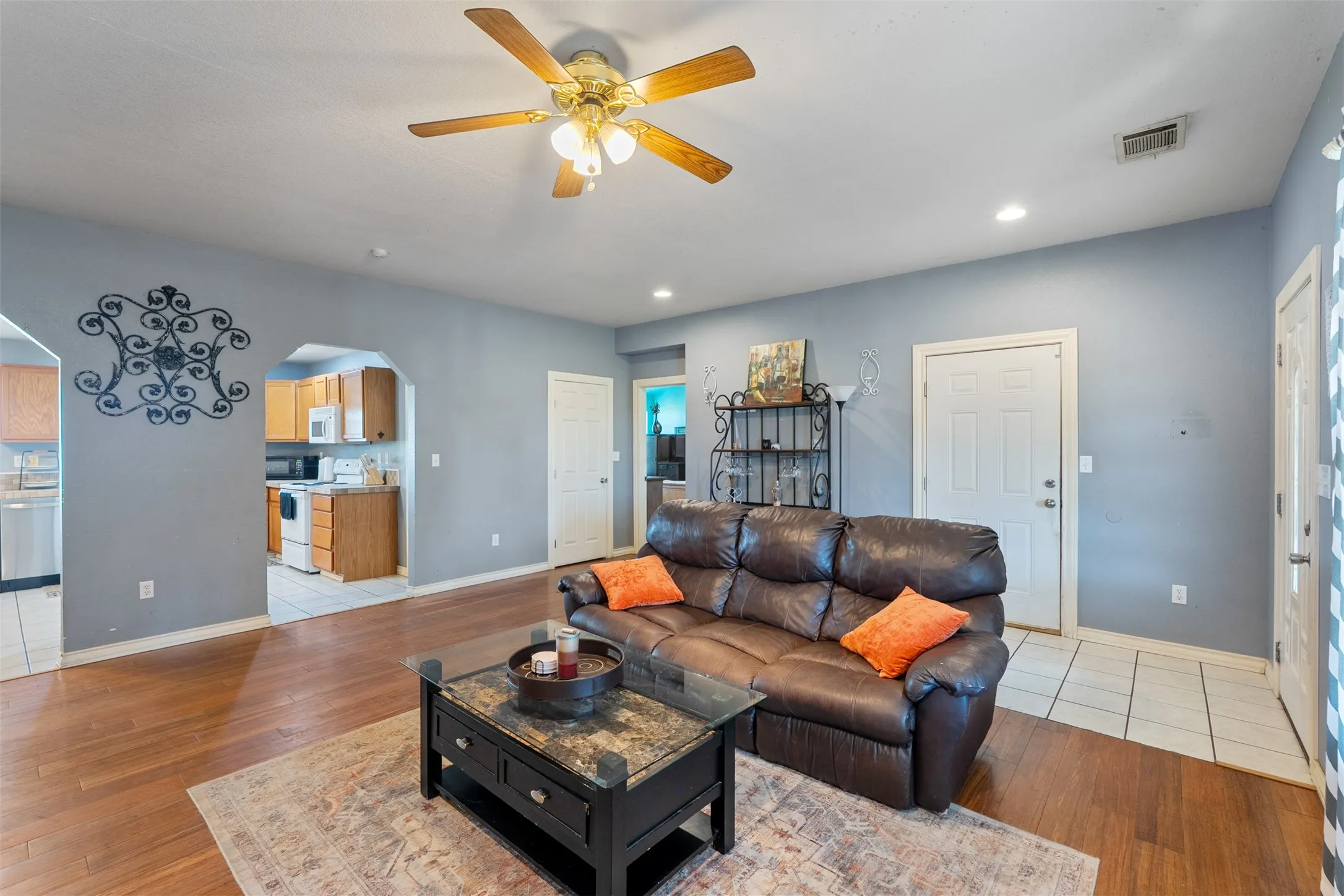 Single Family Residence For Sale in Henderson County , 239 Seacraft Drive, Gun Barrel City, Texas 75156, 3 Bedroom, 2 Bathroom, 1 Garage spaces, 1,663 Sqft, built in 2008, mls#21375150, Real Estate Agent in Gun Barrel City, Homes For Sale in Henderson county, Homes For Sale in Gun Barrel City, Realtor in Gun Barrel City Texas, Real Estate Brokerage Independent Realty Texas, Luminita Cordes Realtor