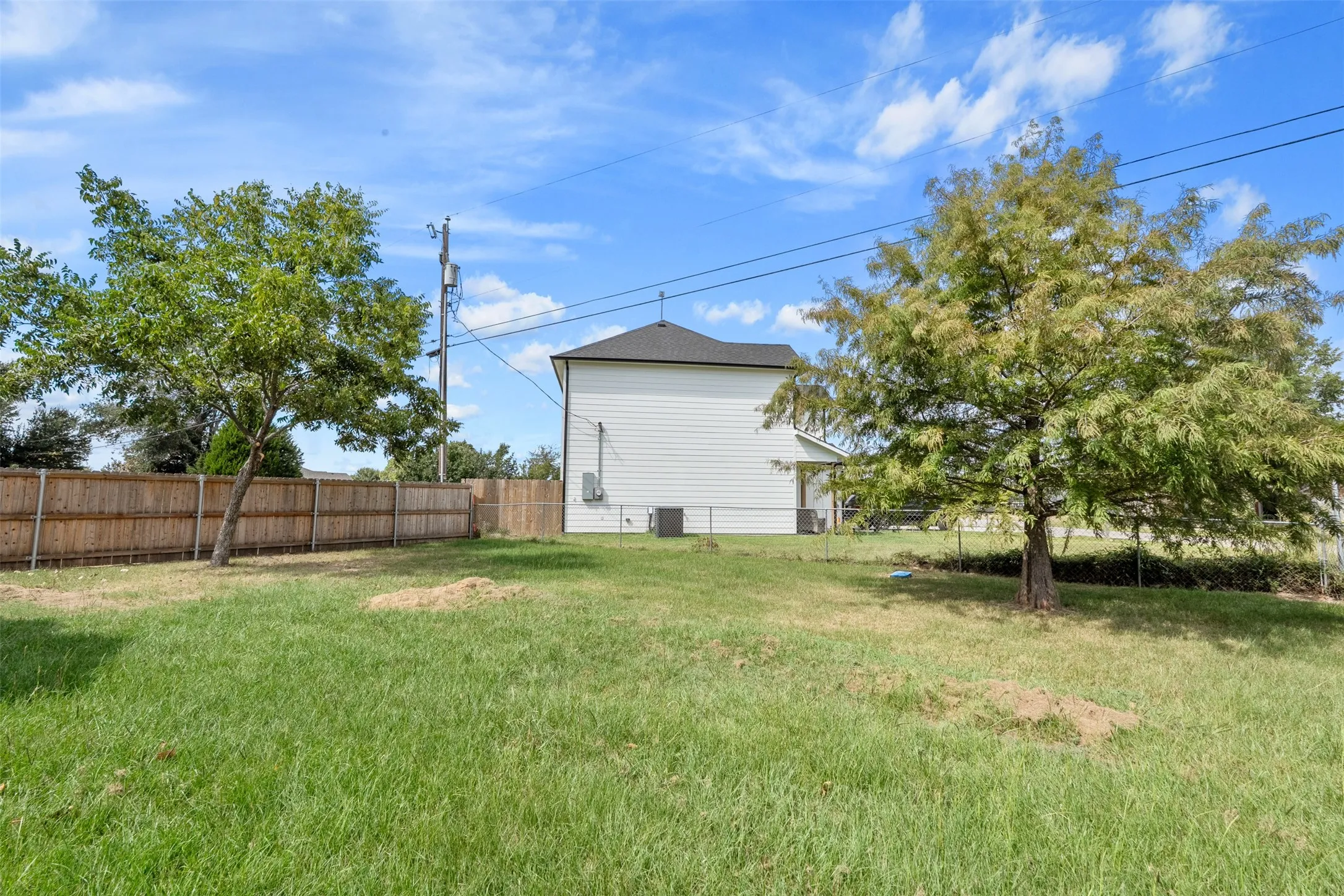 Single Family Residence For Sale in Henderson County , 239 Seacraft Drive, Gun Barrel City, Texas 75156, 3 Bedroom, 2 Bathroom, 1 Garage spaces, 1,663 Sqft, built in 2008, mls#21375150, Real Estate Agent in Gun Barrel City, Homes For Sale in Henderson county, Homes For Sale in Gun Barrel City, Realtor in Gun Barrel City Texas, Real Estate Brokerage Independent Realty Texas, Luminita Cordes Realtor