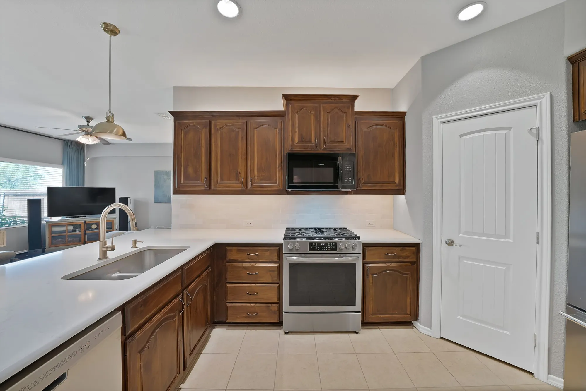 Single Family Residence For Sale in Tarrant County , 9644 Willow Branch Way, Fort Worth, Texas 76036, 3 Bedroom, 2 Bathroom, 2 Garage spaces, 1,802 Sqft, built in 2014, mls#21375130, Real Estate Agent in Fort Worth, Homes For Sale in Tarrant county, Homes For Sale in Fort Worth, Realtor in Fort Worth Texas, Real Estate Brokerage Independent Realty Texas, Luminita Cordes Realtor