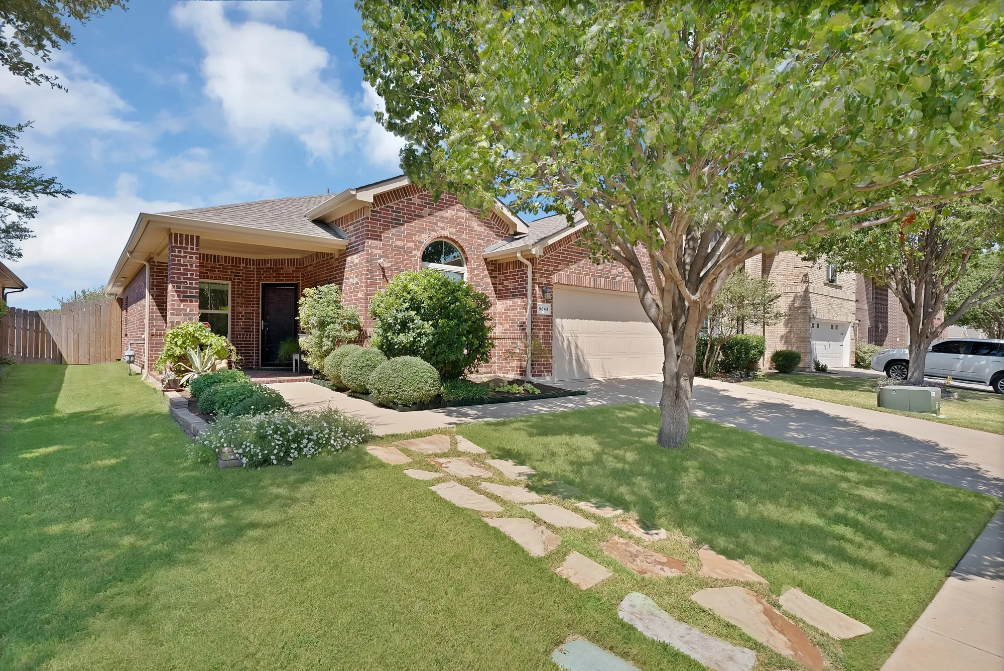 Single Family Residence For Sale in Tarrant County , 9644 Willow Branch Way, Fort Worth, Texas 76036, 3 Bedroom, 2 Bathroom, 2 Garage spaces, 1,802 Sqft, built in 2014, mls#21375130, Real Estate Agent in Fort Worth, Homes For Sale in Tarrant county, Homes For Sale in Fort Worth, Realtor in Fort Worth Texas, Real Estate Brokerage Independent Realty Texas, Luminita Cordes Realtor