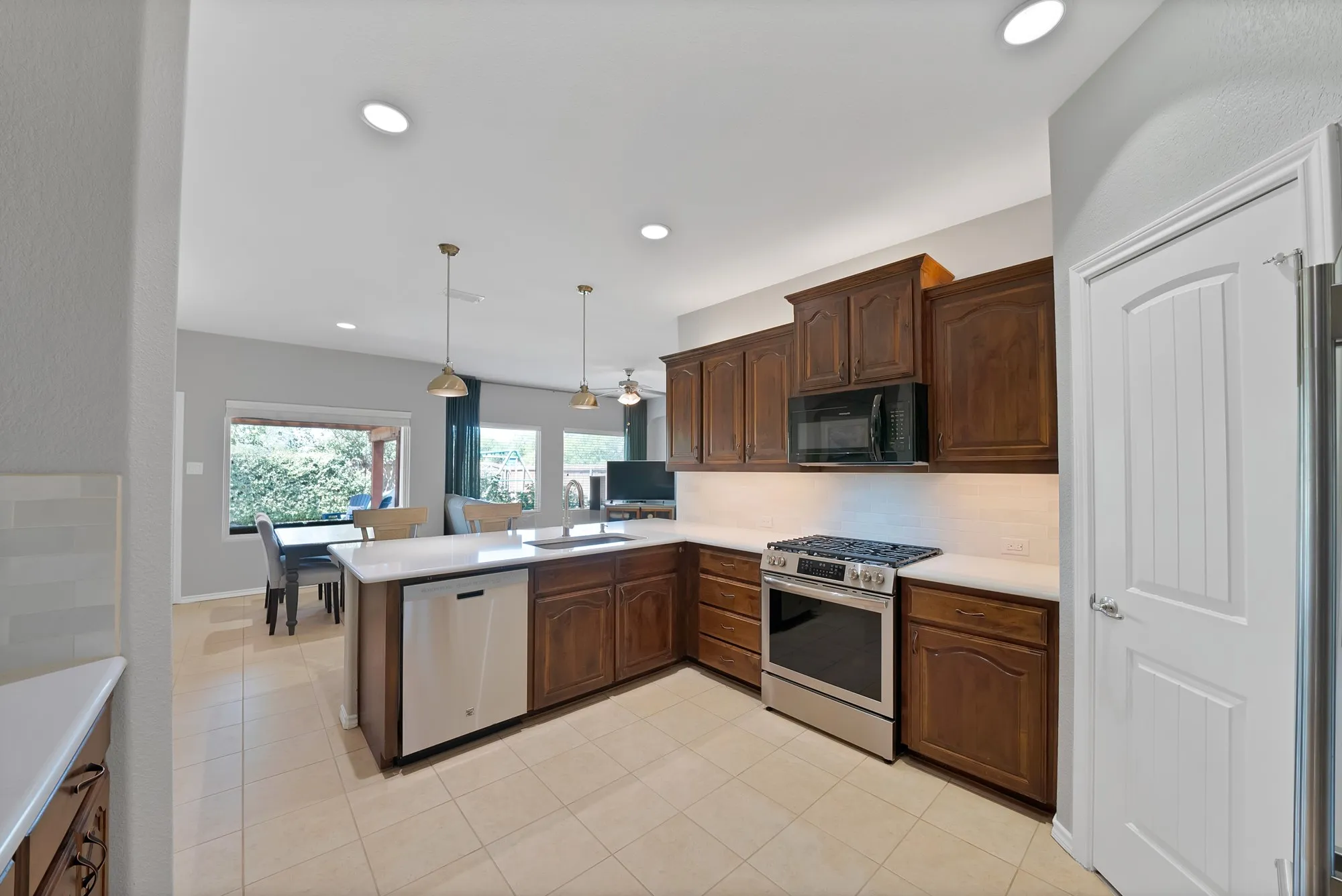Single Family Residence For Sale in Tarrant County , 9644 Willow Branch Way, Fort Worth, Texas 76036, 3 Bedroom, 2 Bathroom, 2 Garage spaces, 1,802 Sqft, built in 2014, mls#21375130, Real Estate Agent in Fort Worth, Homes For Sale in Tarrant county, Homes For Sale in Fort Worth, Realtor in Fort Worth Texas, Real Estate Brokerage Independent Realty Texas, Luminita Cordes Realtor
