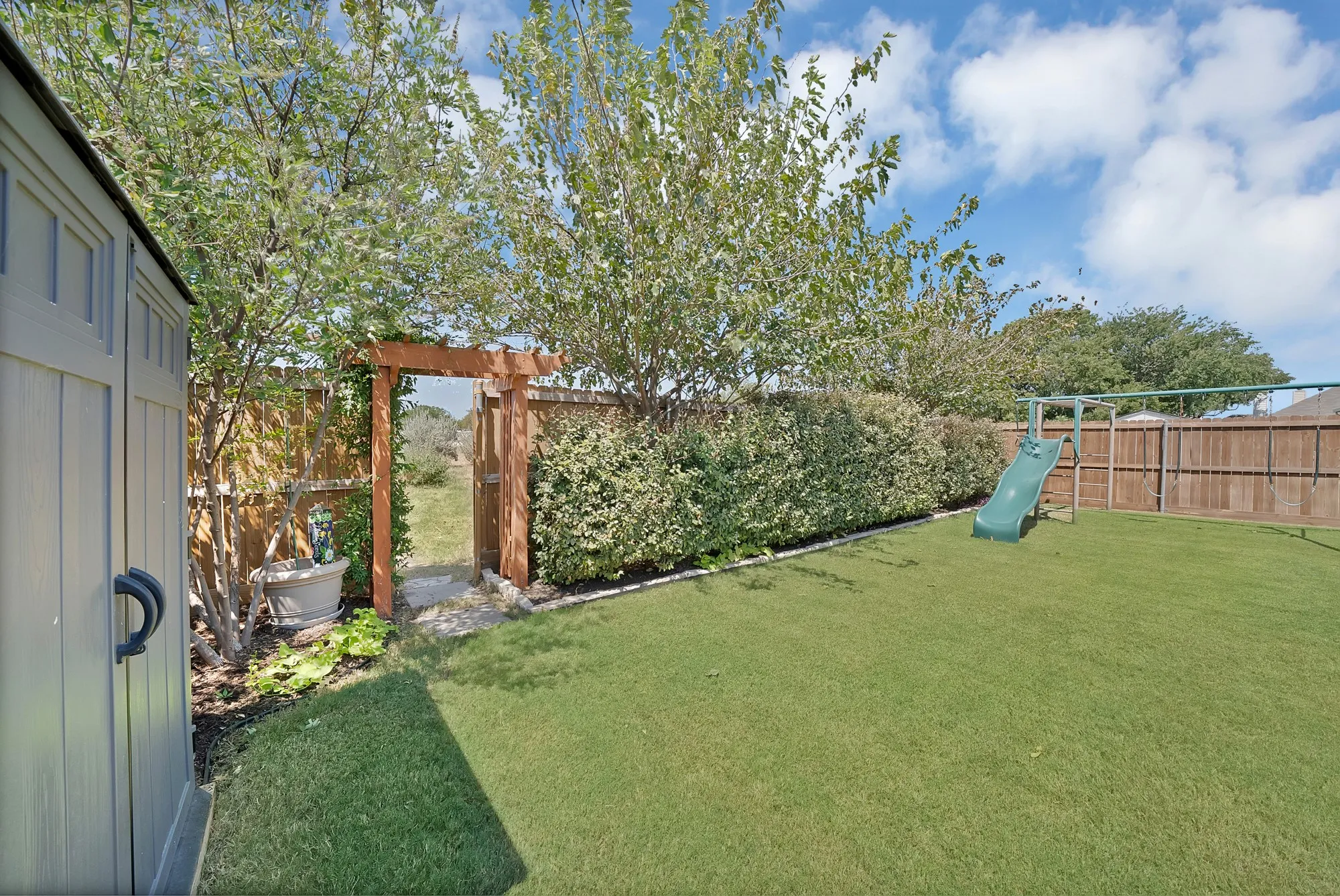 Single Family Residence For Sale in Tarrant County , 9644 Willow Branch Way, Fort Worth, Texas 76036, 3 Bedroom, 2 Bathroom, 2 Garage spaces, 1,802 Sqft, built in 2014, mls#21375130, Real Estate Agent in Fort Worth, Homes For Sale in Tarrant county, Homes For Sale in Fort Worth, Realtor in Fort Worth Texas, Real Estate Brokerage Independent Realty Texas, Luminita Cordes Realtor