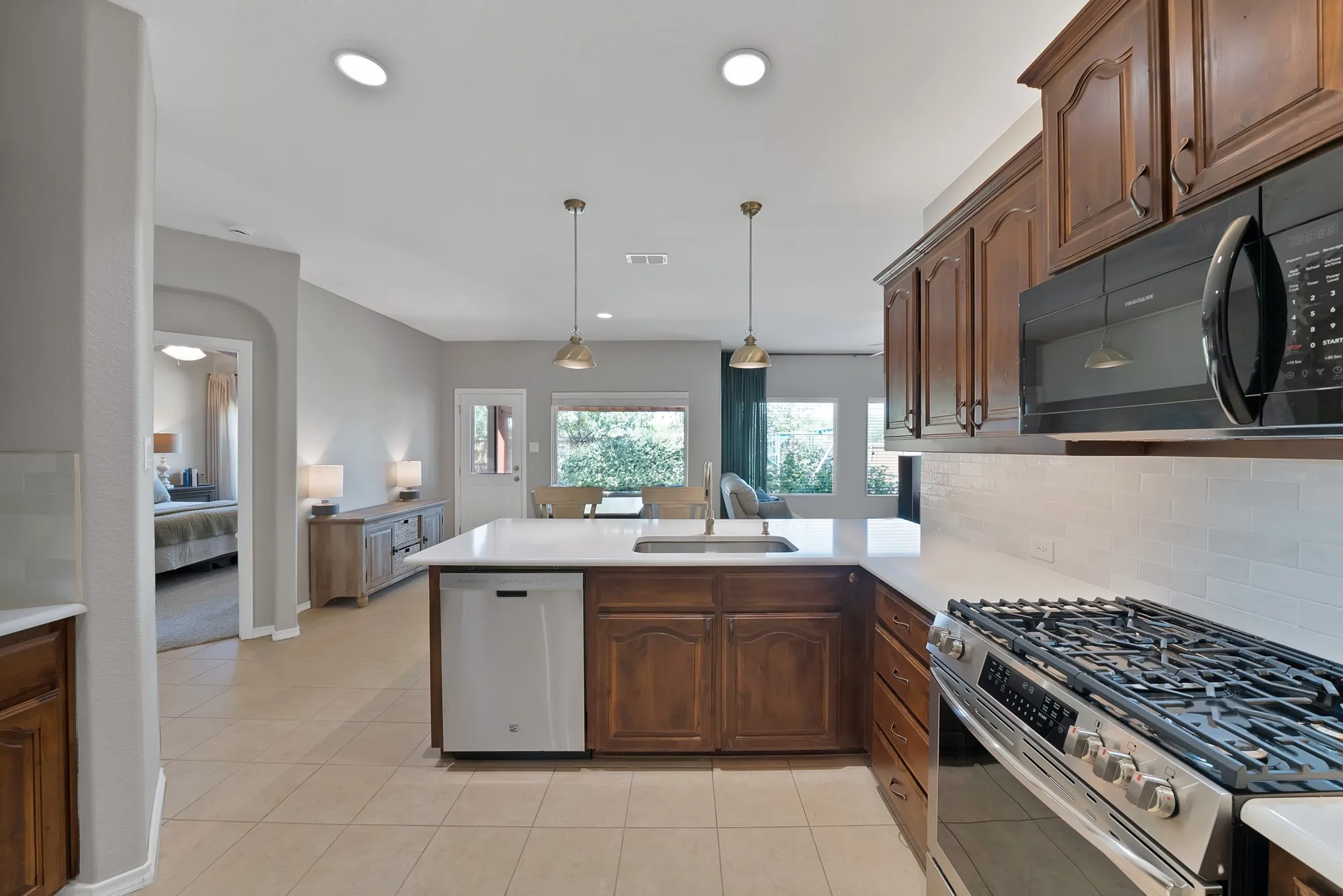 Single Family Residence For Sale in Tarrant County , 9644 Willow Branch Way, Fort Worth, Texas 76036, 3 Bedroom, 2 Bathroom, 2 Garage spaces, 1,802 Sqft, built in 2014, mls#21375130, Real Estate Agent in Fort Worth, Homes For Sale in Tarrant county, Homes For Sale in Fort Worth, Realtor in Fort Worth Texas, Real Estate Brokerage Independent Realty Texas, Luminita Cordes Realtor