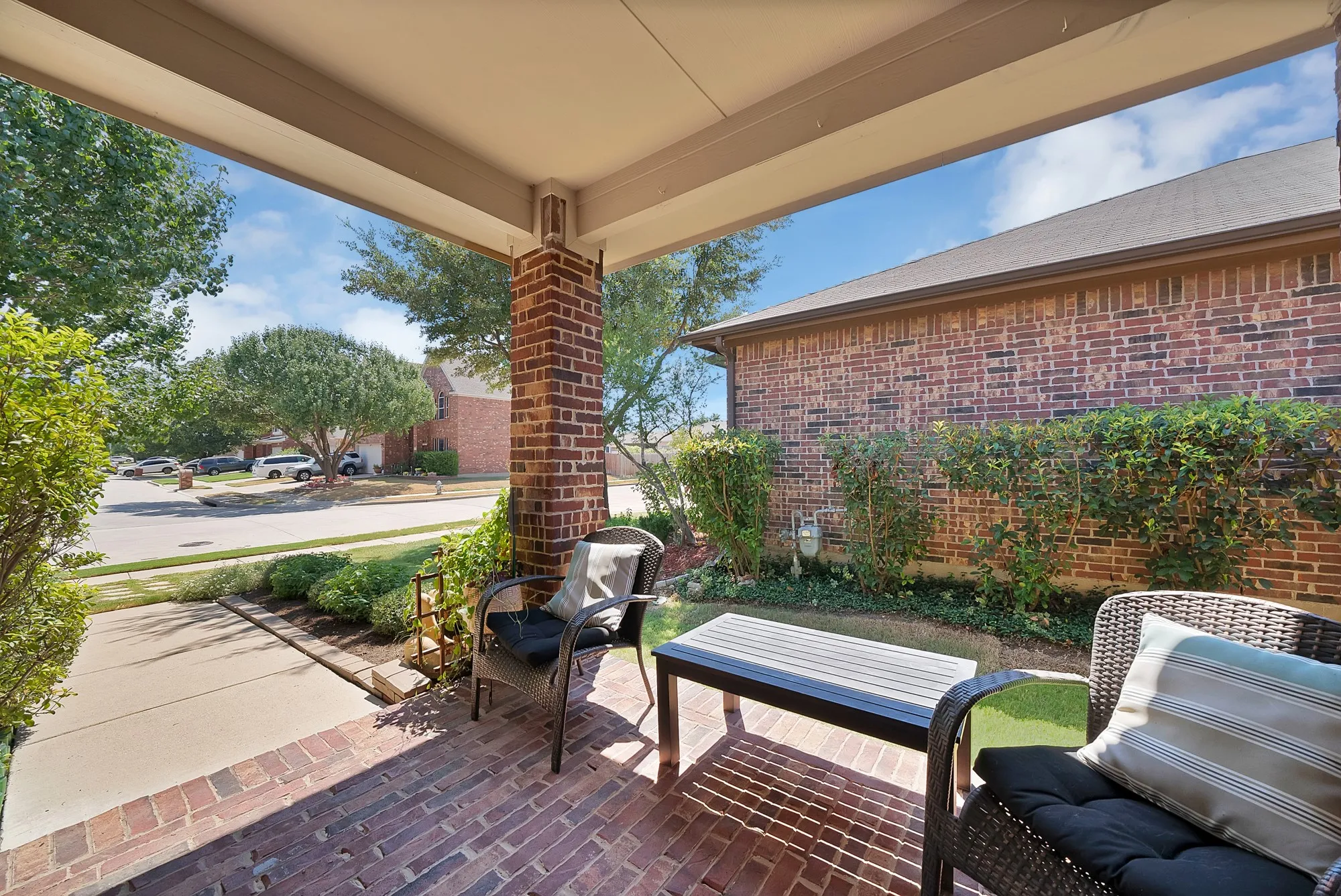 Single Family Residence For Sale in Tarrant County , 9644 Willow Branch Way, Fort Worth, Texas 76036, 3 Bedroom, 2 Bathroom, 2 Garage spaces, 1,802 Sqft, built in 2014, mls#21375130, Real Estate Agent in Fort Worth, Homes For Sale in Tarrant county, Homes For Sale in Fort Worth, Realtor in Fort Worth Texas, Real Estate Brokerage Independent Realty Texas, Luminita Cordes Realtor