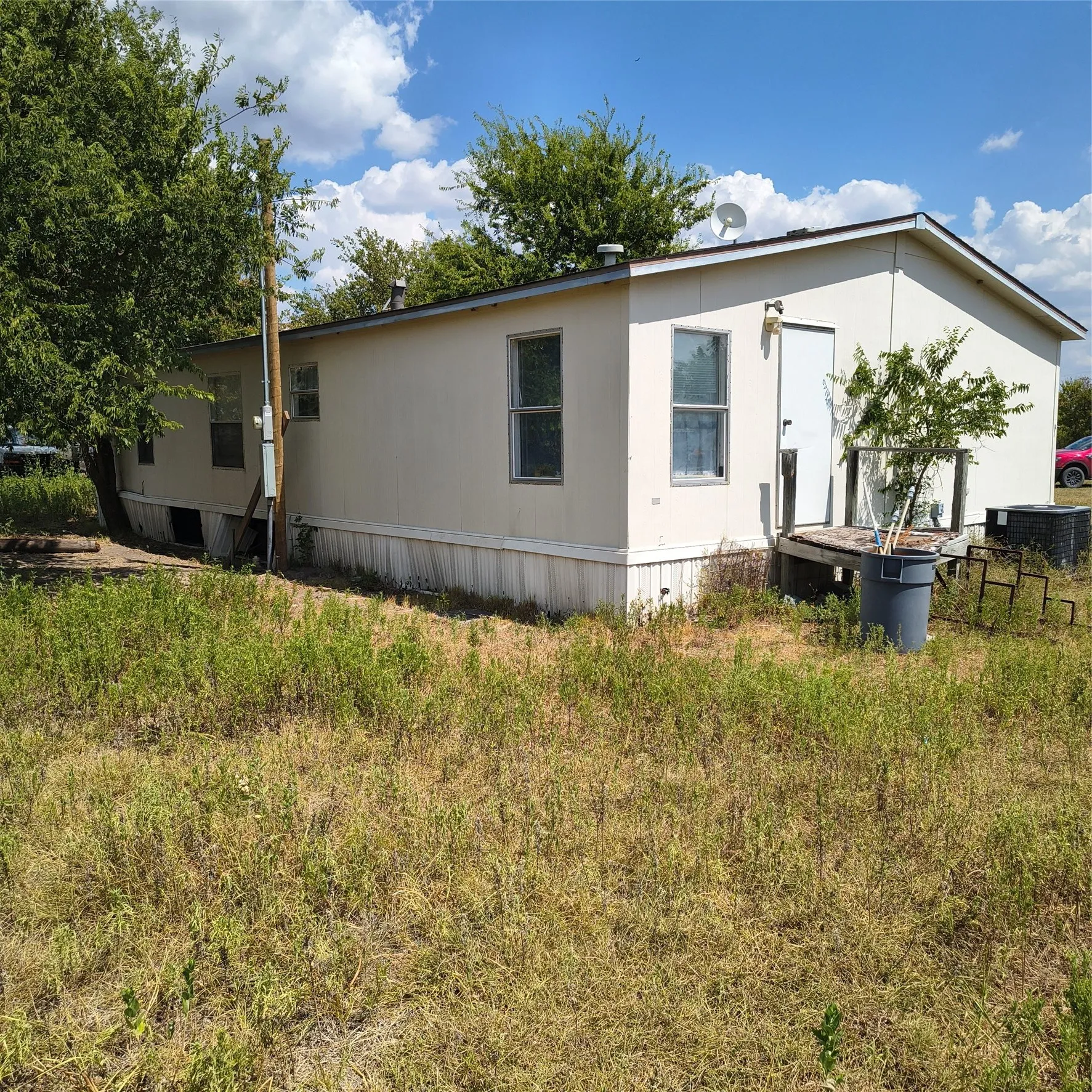Mobile Home For Sale in Mc Lennan County , 3601 Bluhm Road, West, Texas 76691, 3 Bedroom, 2 Bathroom, Garage spaces, 1,344 Sqft, built in 2000, mls#21375140, Real Estate Agent in West, Homes For Sale in Mc Lennan county, Homes For Sale in West, Realtor in West Texas, Real Estate Brokerage Independent Realty Texas, Luminita Cordes Realtor