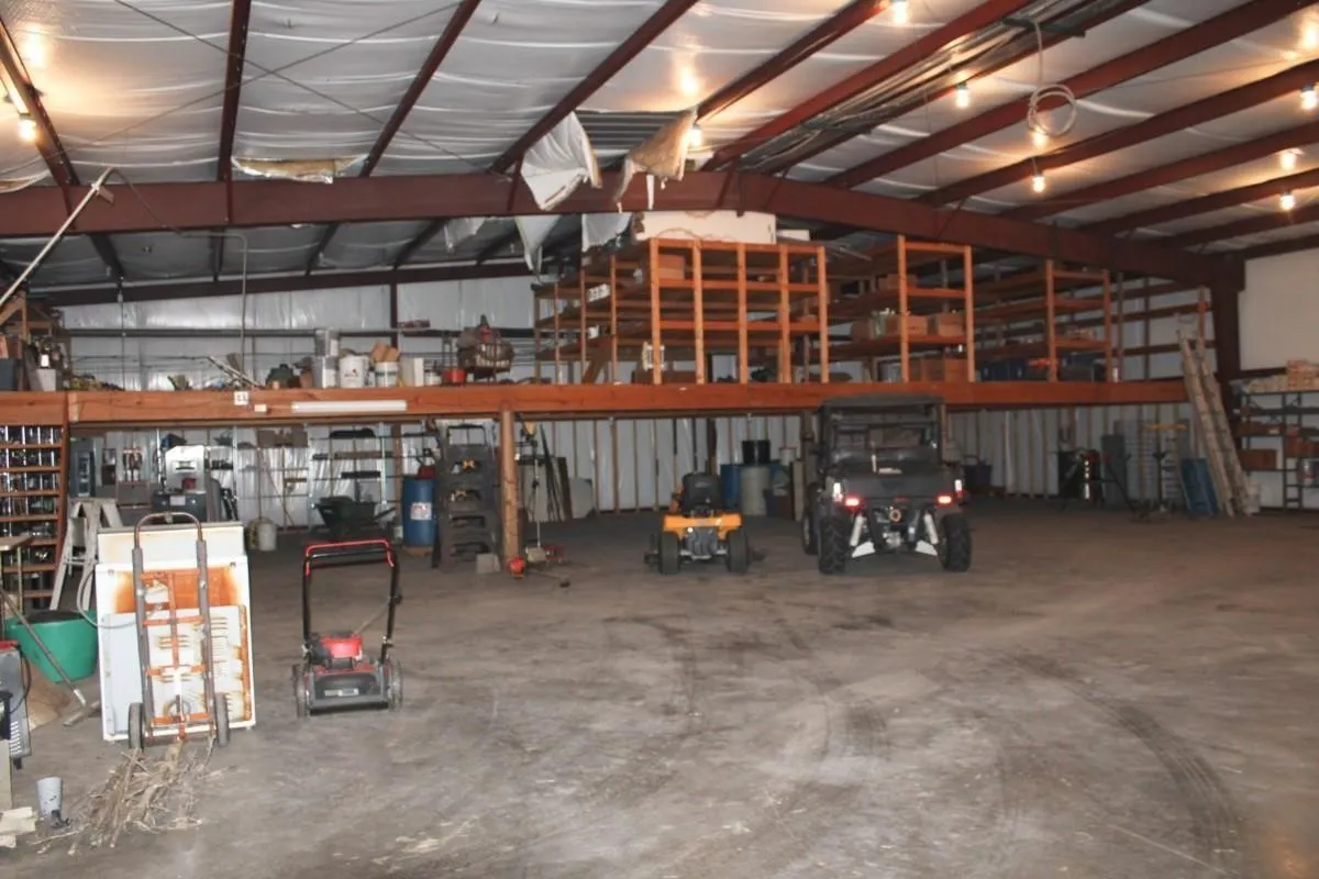 Single Family Residence For Sale in Hunt County , 1365 Signal Road, Quinlan, Texas 75474, 4 Bedroom, 3 Bathroom, 1 Garage spaces, 3,720 Sqft, built in 2004, mls#21375153, Real Estate Agent in Quinlan, Homes For Sale in Hunt county, Homes For Sale in Quinlan, Realtor in Quinlan Texas, Real Estate Brokerage Independent Realty Texas, Luminita Cordes Realtor