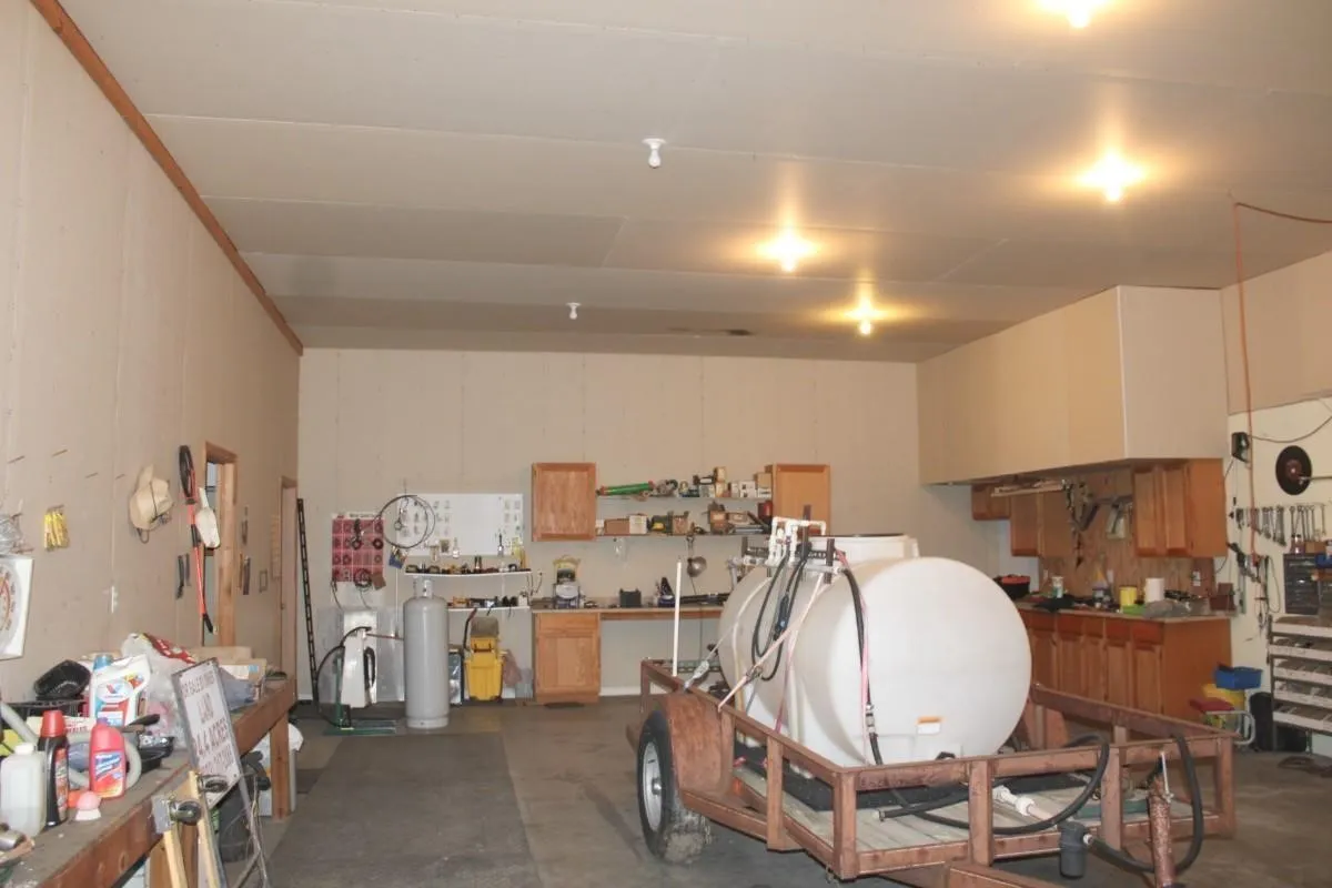 Side that can be converted into living quarters