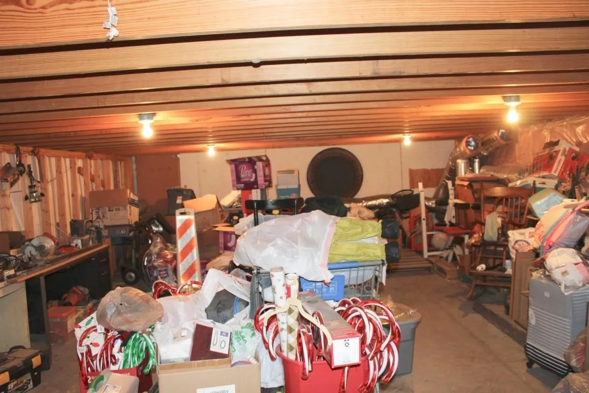 SHE AREA inside shop