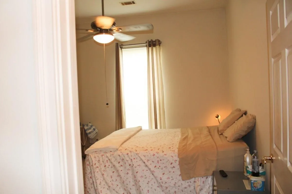 Single Family Residence For Sale in Hunt County , 1365 Signal Road, Quinlan, Texas 75474, 4 Bedroom, 3 Bathroom, 1 Garage spaces, 3,720 Sqft, built in 2004, mls#21375153, Real Estate Agent in Quinlan, Homes For Sale in Hunt county, Homes For Sale in Quinlan, Realtor in Quinlan Texas, Real Estate Brokerage Independent Realty Texas, Luminita Cordes Realtor